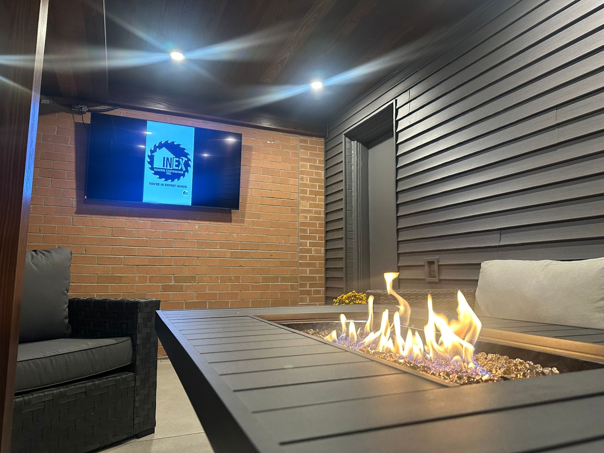There is a fire pit in the middle of the room.