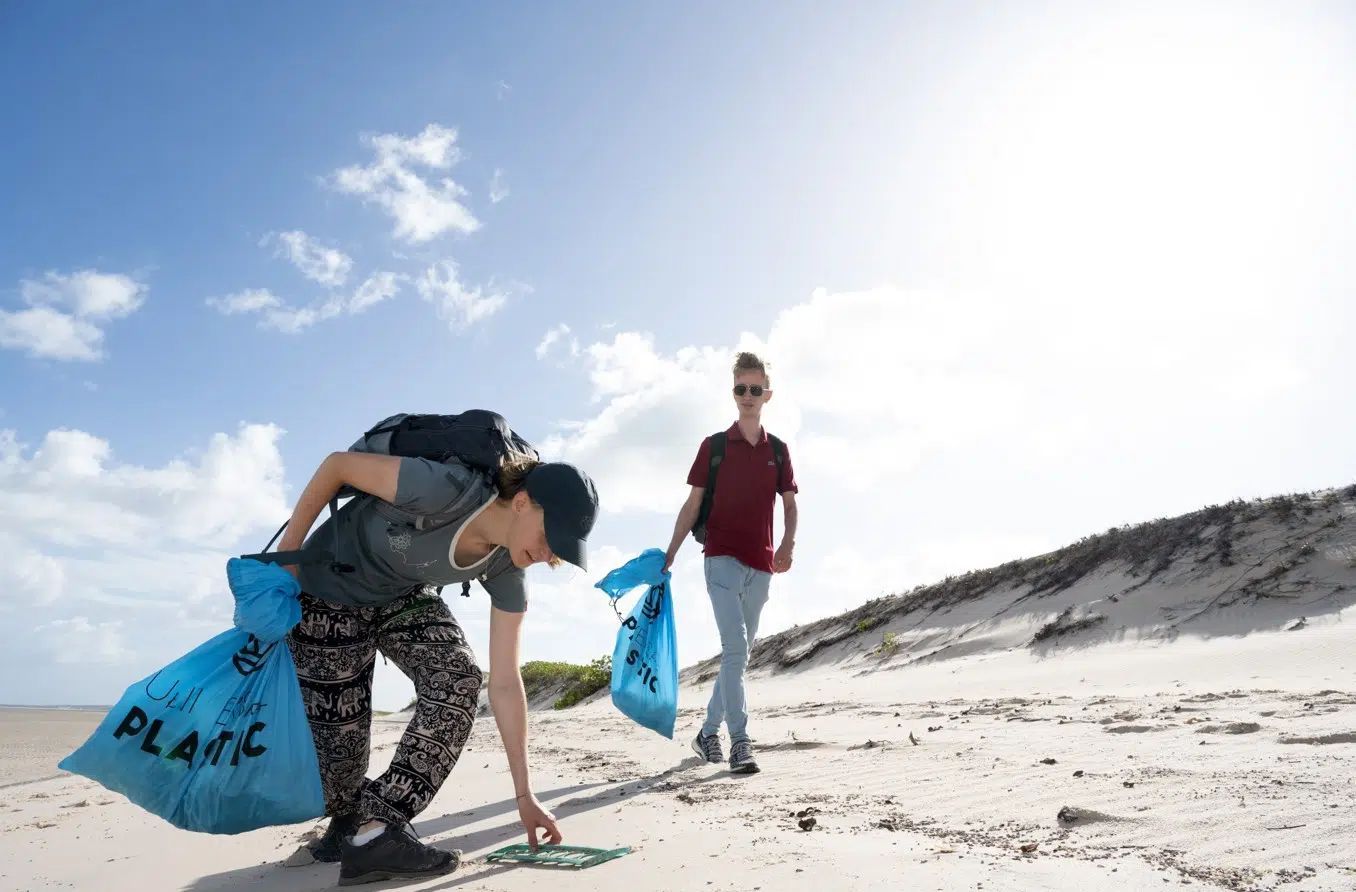 By cleaning up our beaches, we prevent harmful substances from entering the marine environment. [Photo credits @BCSS/Orlando Miranda_Salvador Colvee]