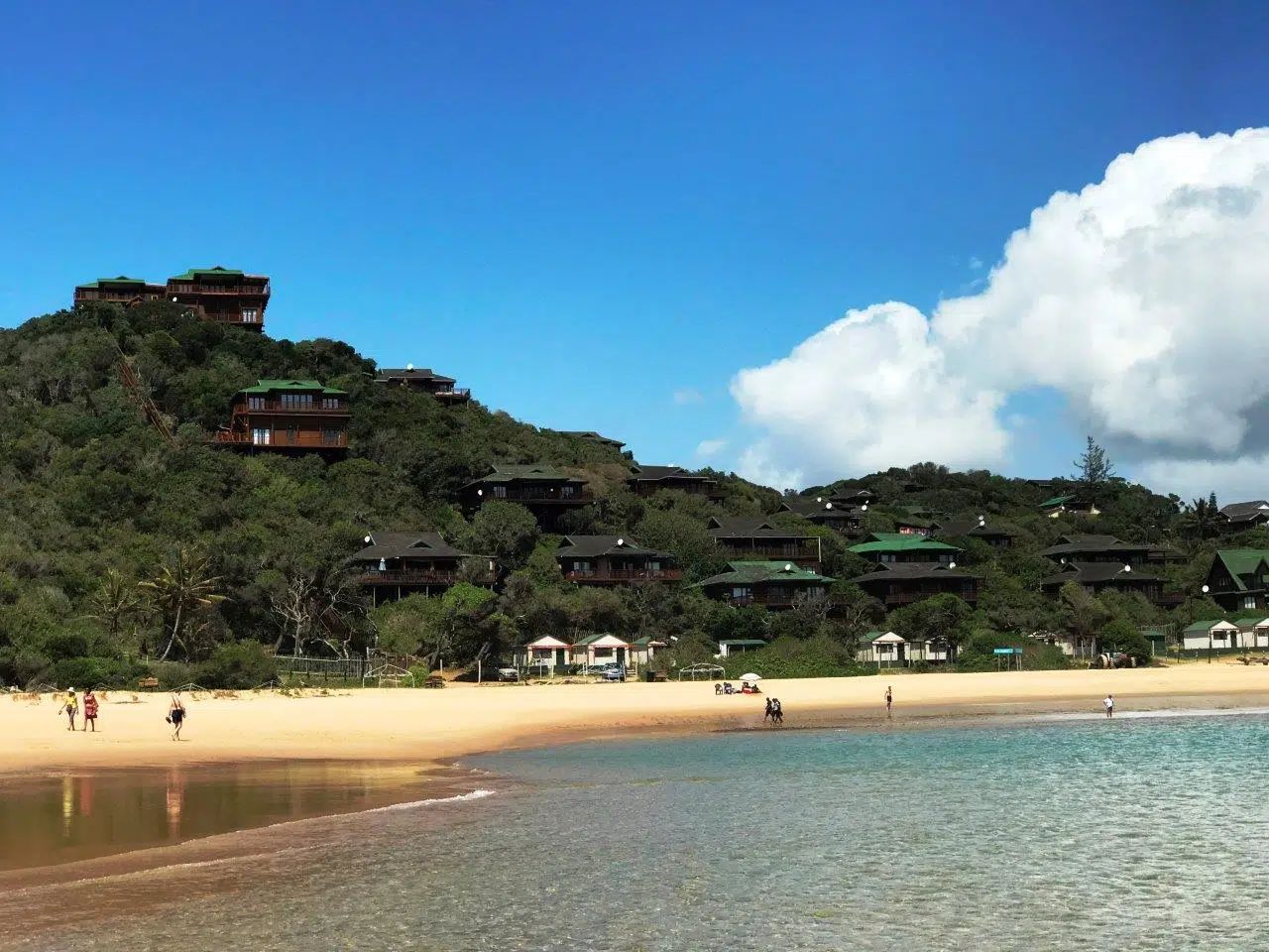 Nestled in lush green coastal vegetation the development comprises numerous luxury 4 bedroom log homes.