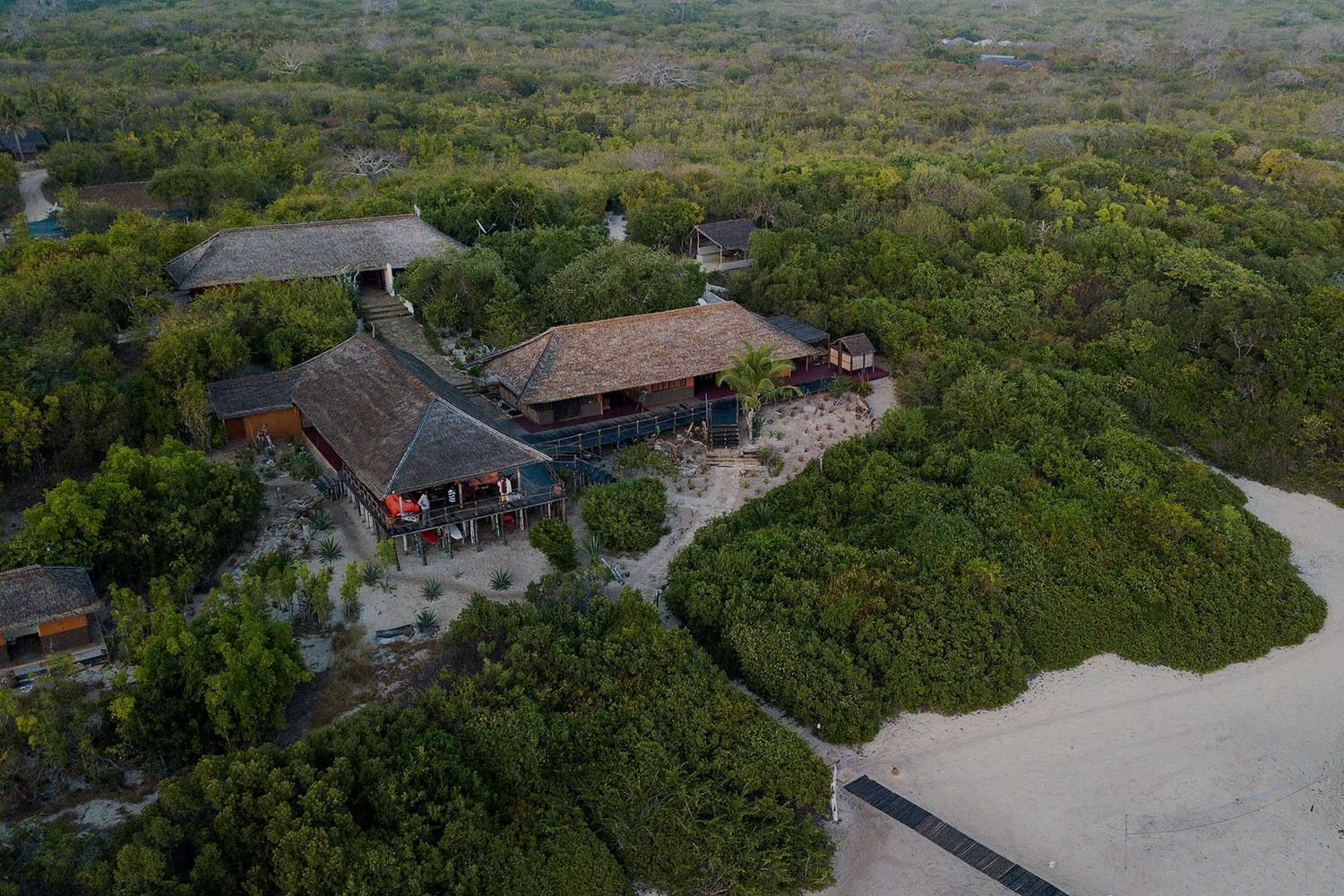 Free Night Specials to Nuarro Dive Lodge