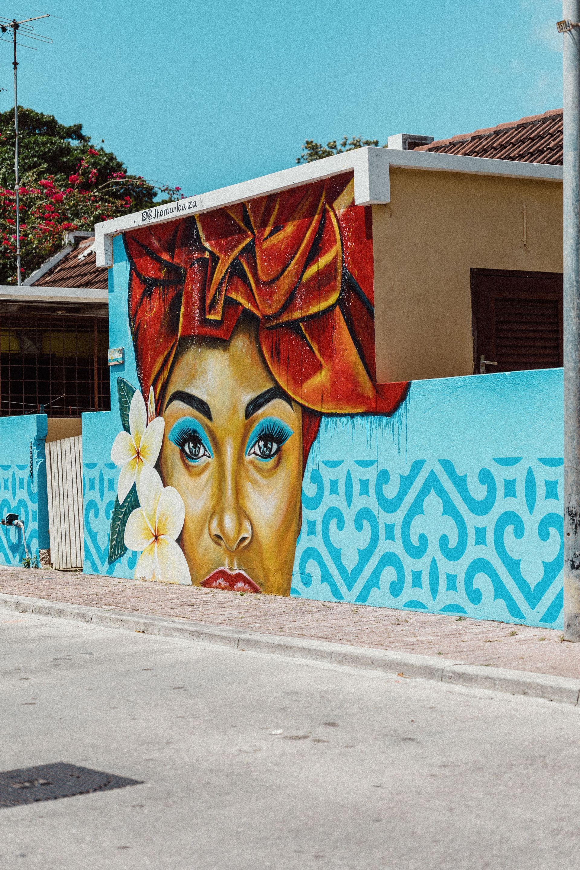 Vibrant street life and colorful island culture in Otrobanda Curaçao near Bario Hotel