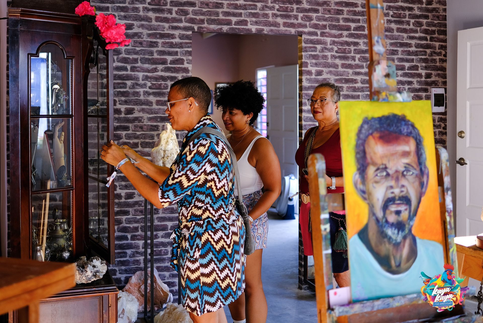 Otrobanda neighborhood life captured in Curaçao, authentic moments steps from Bario Hotel