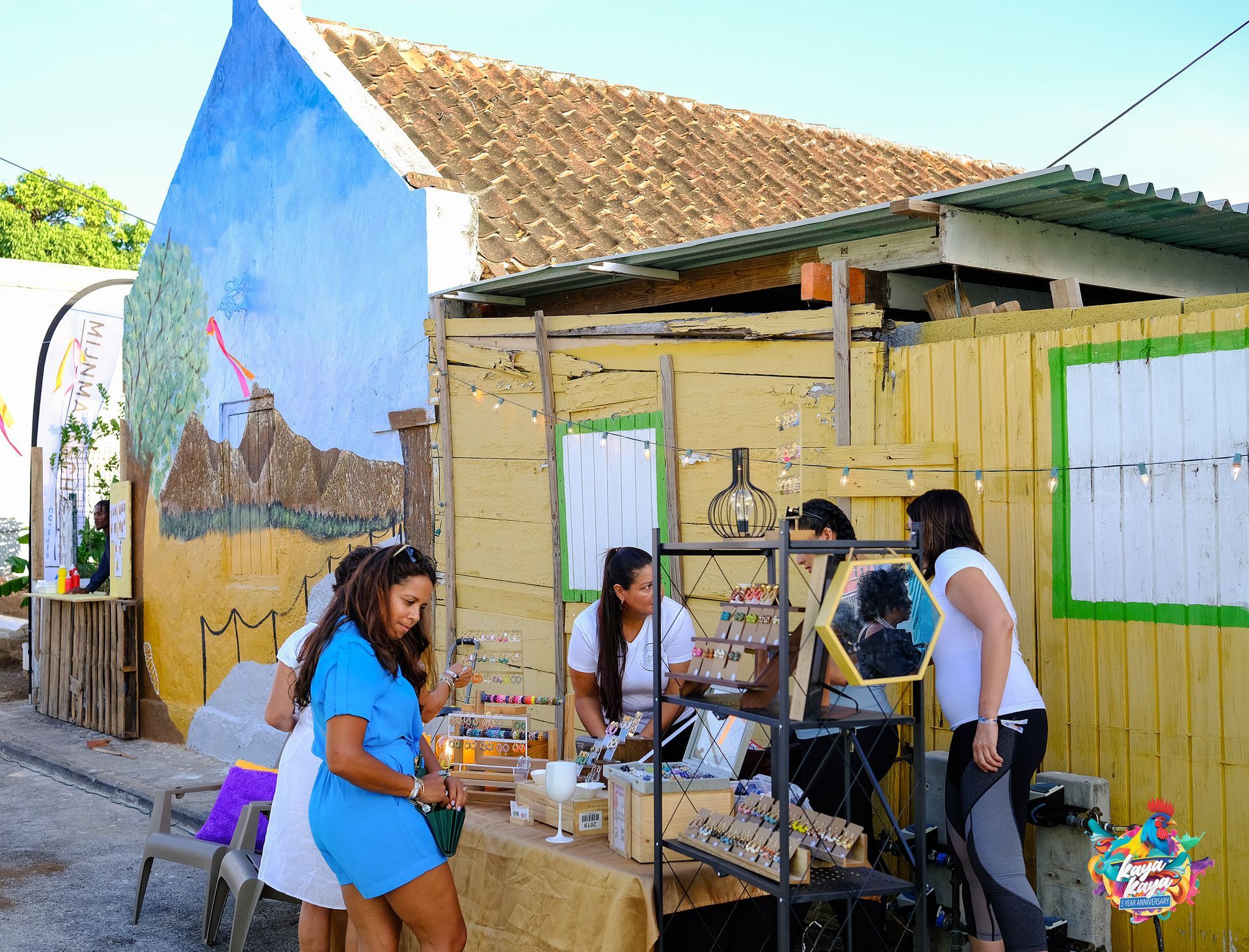 Daily life and vibrant culture in the Otrobanda neighborhood of Curaçao, home of Bario Hotel
