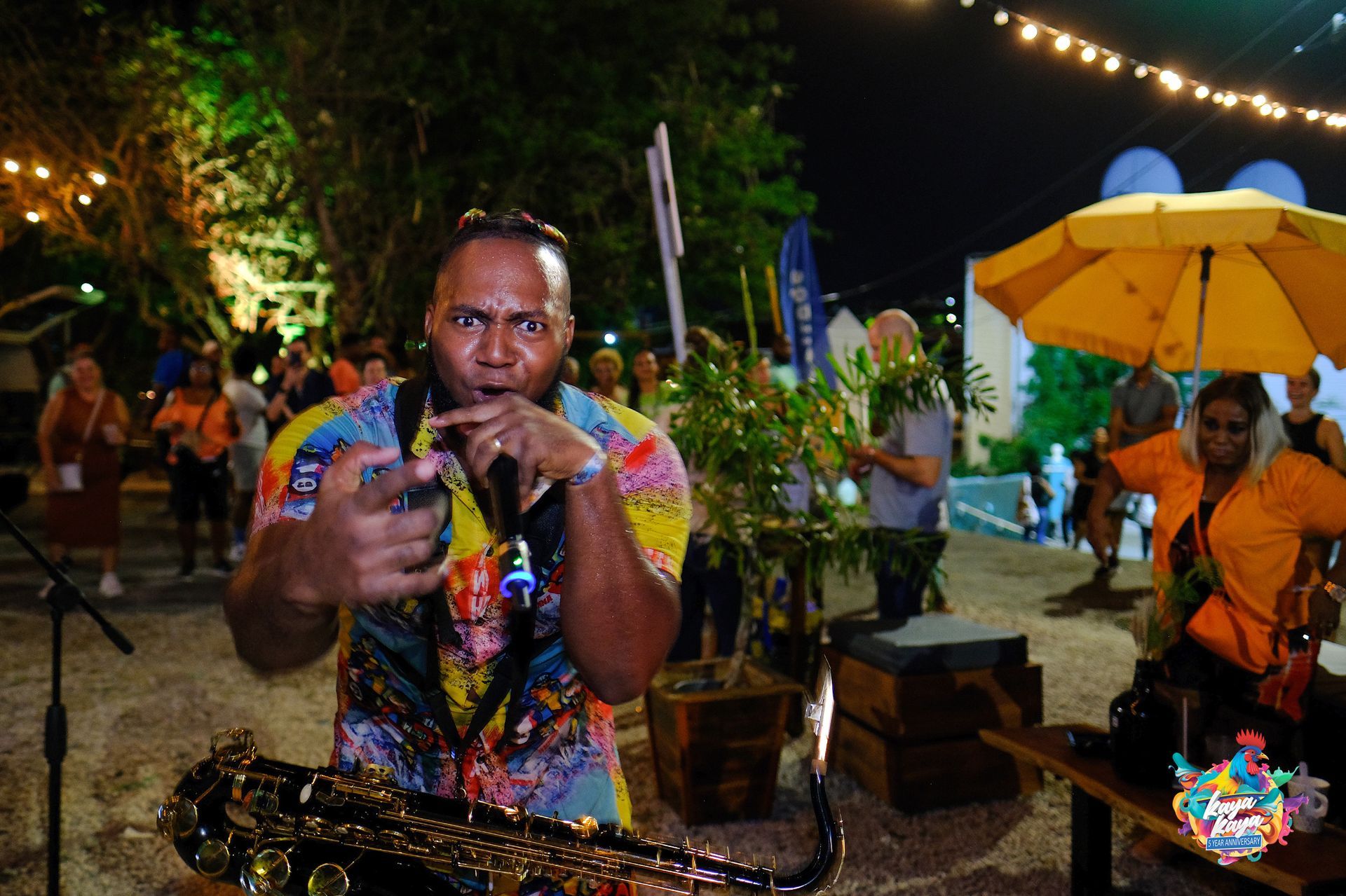 Local island life and genuine neighborhood character in Otrobanda Curaçao near Bario Hotel
