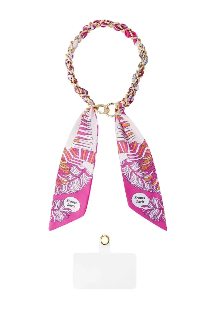 Een roze sjaal is aan een ketting bevestigd met een gouden sluiting.