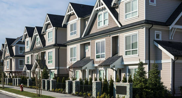 a row of houses in a residential neighborhood