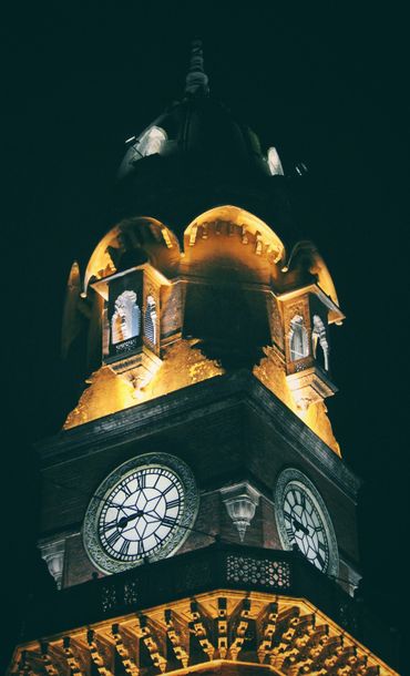 Torre con orologio