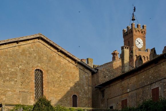 chiesa con campanile