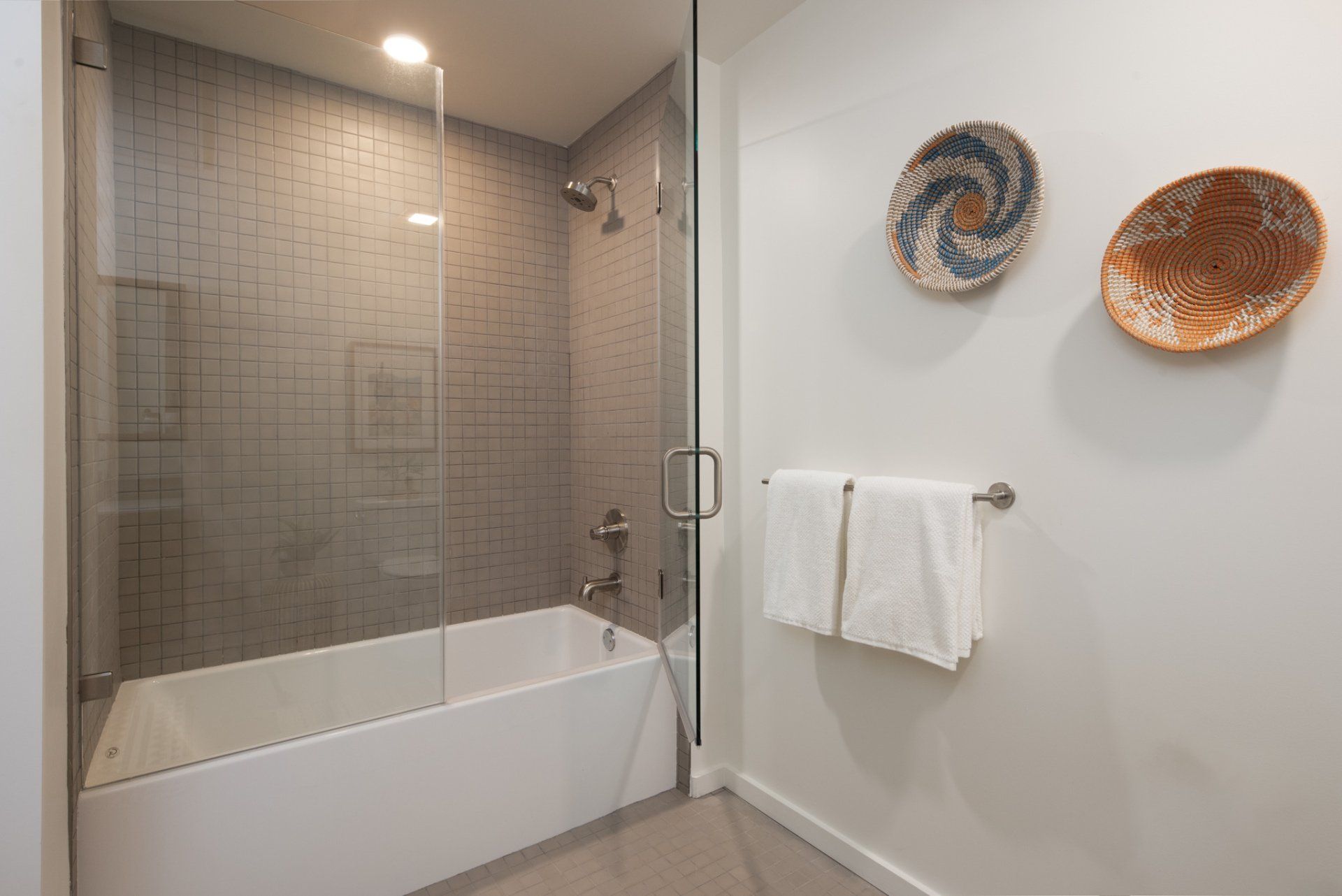 modern 1-bedroom apartment in LA Frame Downtown Culver city with bright natural light and modern interior