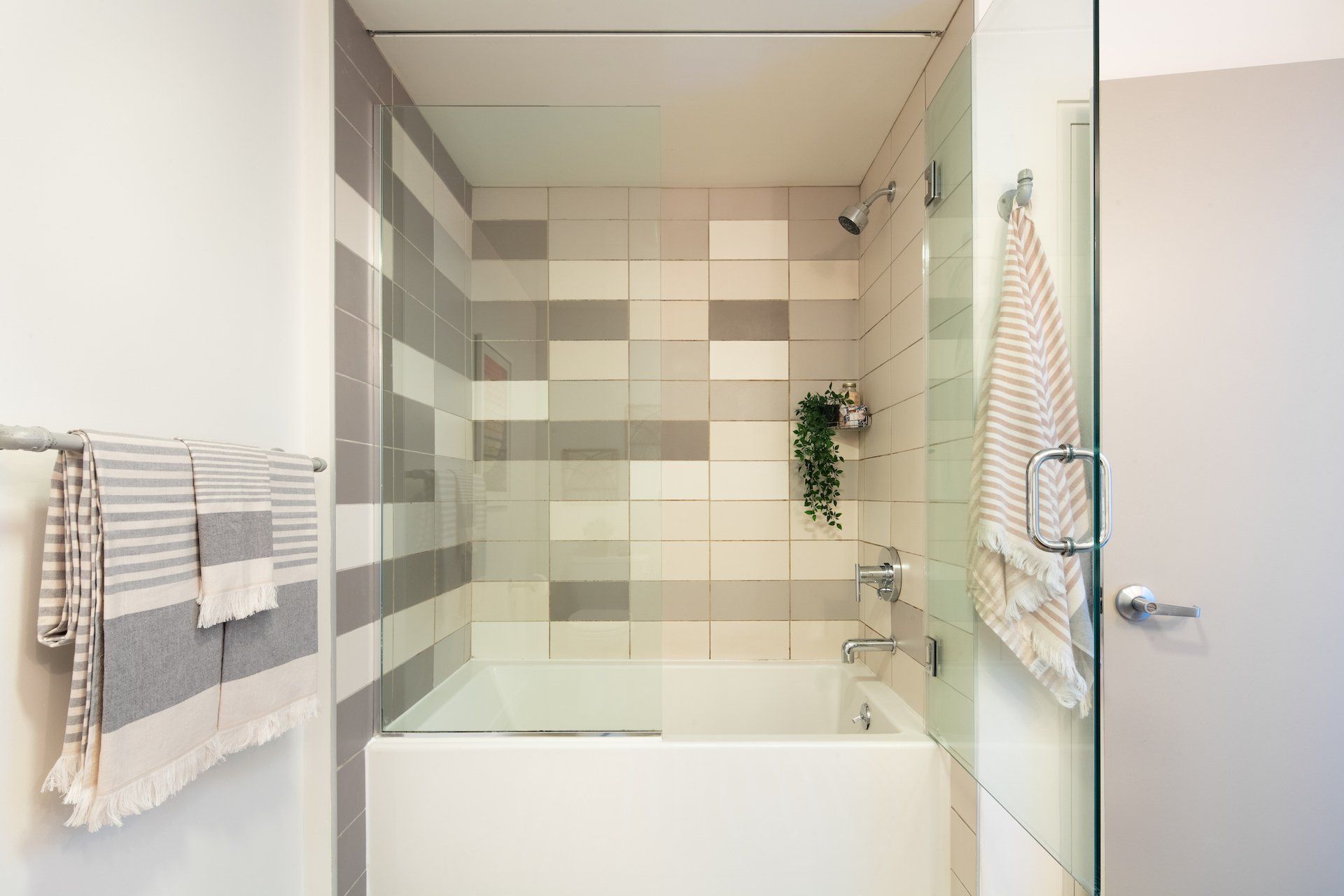 culver city loft bathroom