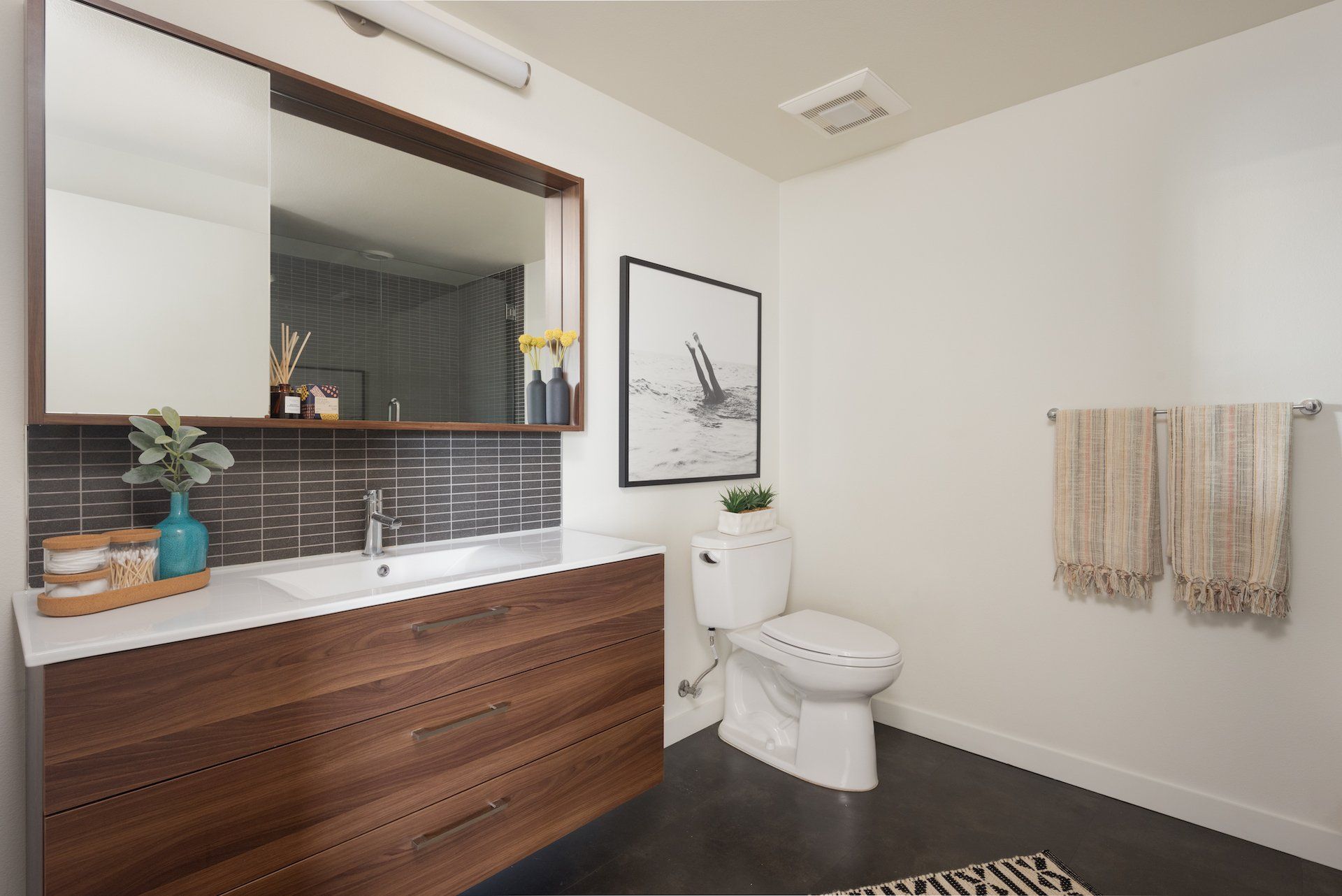 modern 2-bedroom apartments in LA Frame Melrose with bright natural light and modern interiors.
