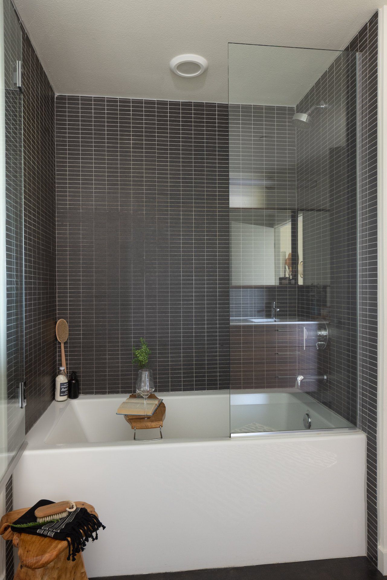 modern 2-bedroom apartments in LA Frame Melrose with bright natural light and modern interiors.