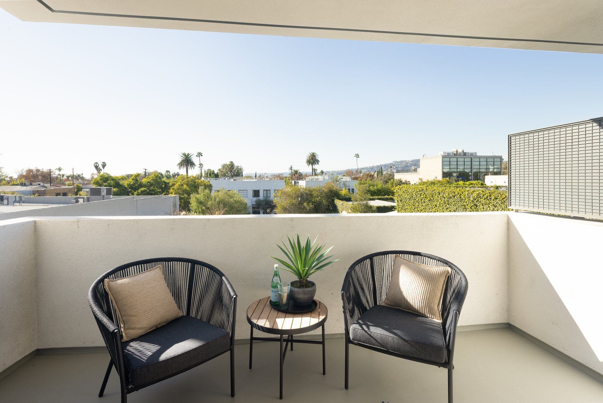 modern 2-bedroom apartments in LA Frame Melrose with bright natural light and modern interiors.
