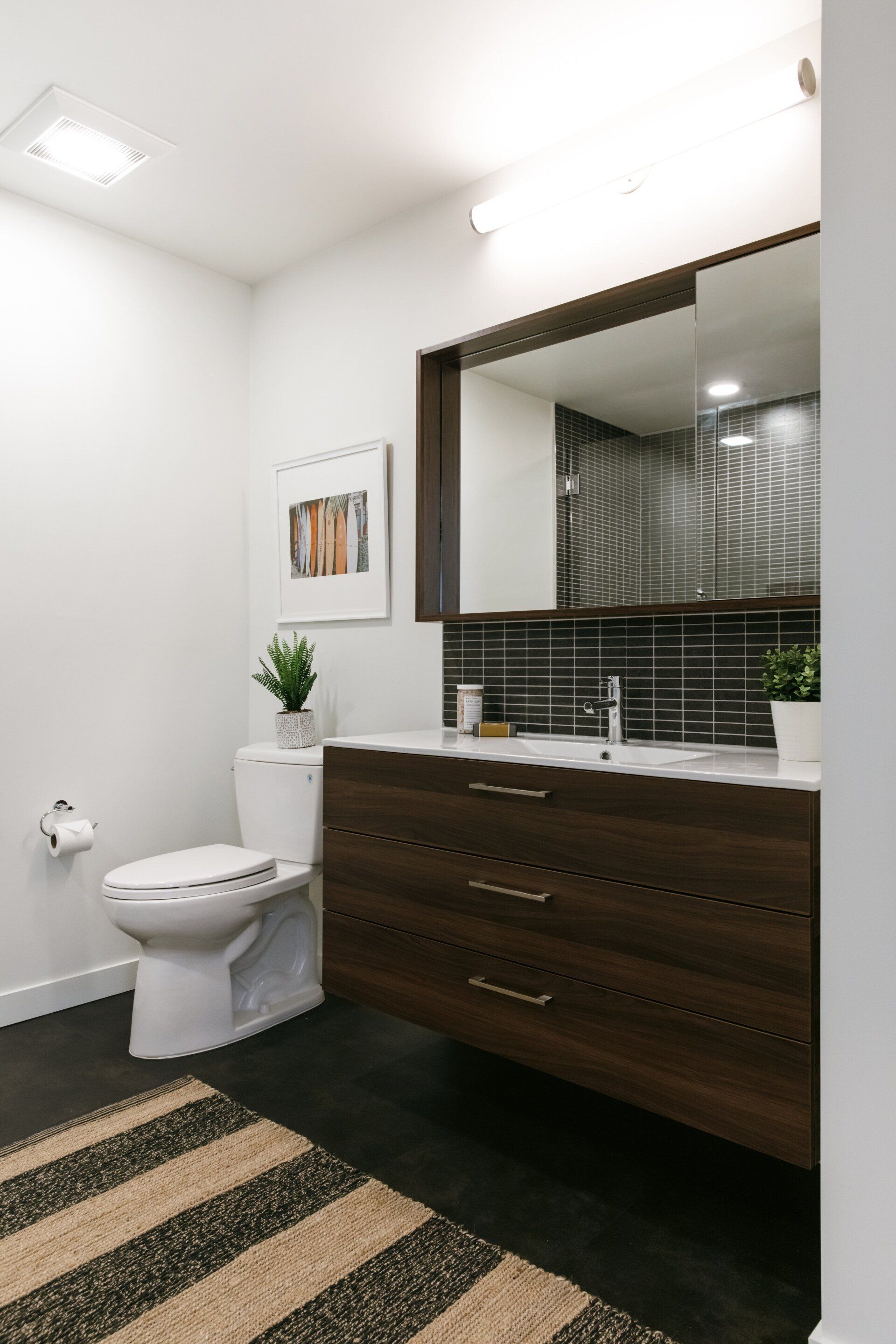 modern 2-bedroom apartments in LA Frame Melrose with bright natural light and modern interiors.