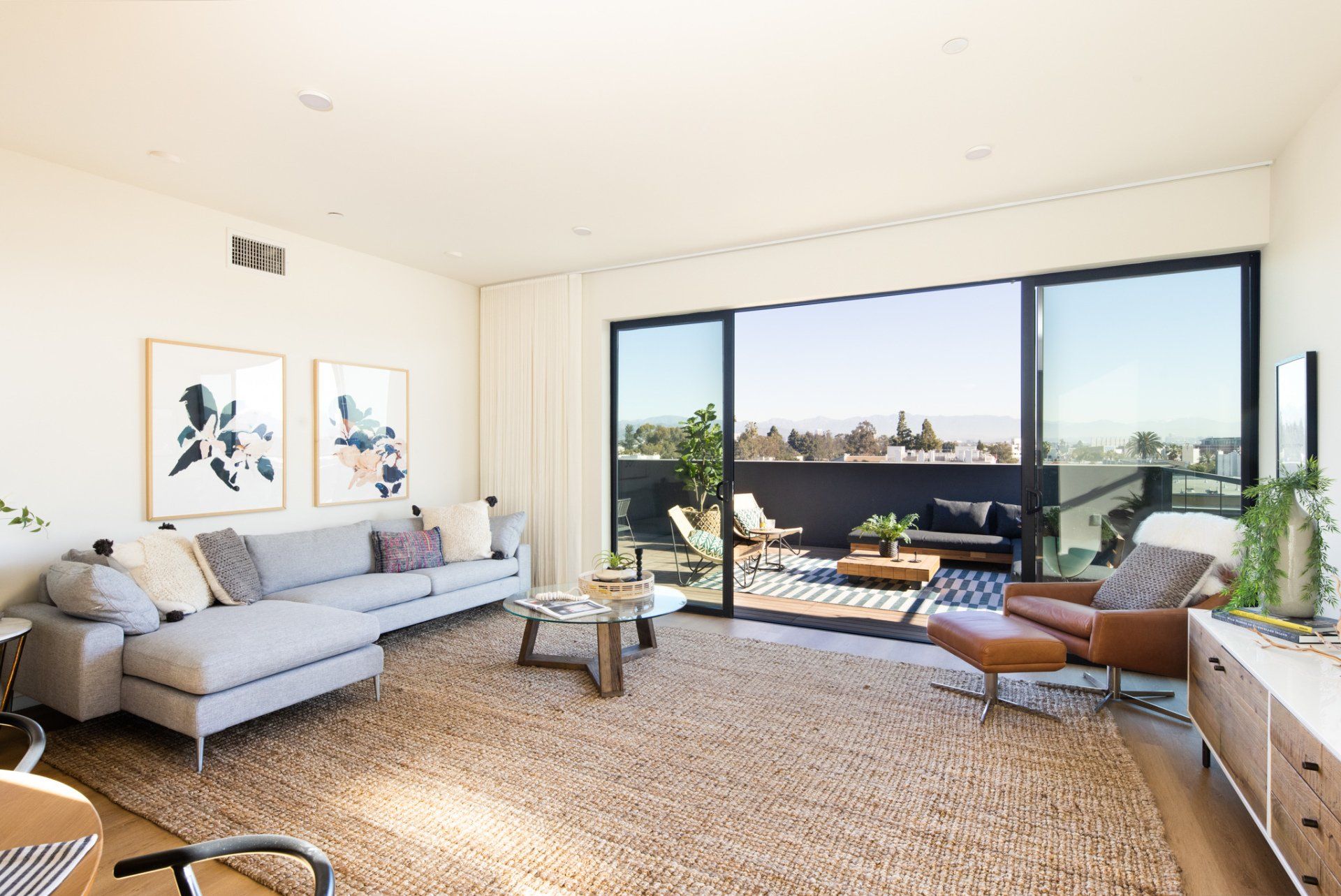 modern 3-bedroom apartment in LA Frame Downtown Culver city with bright natural light and modern interior