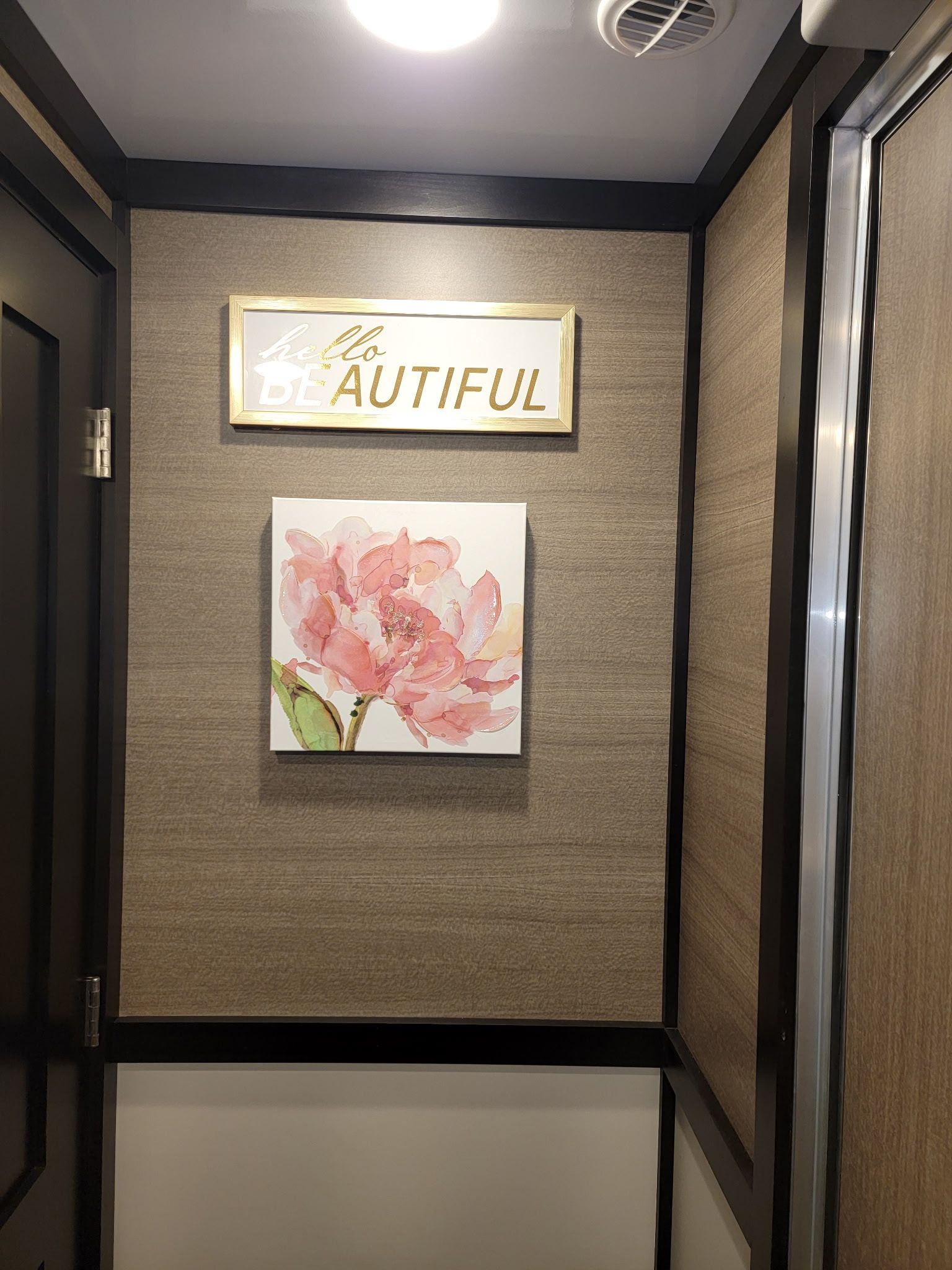 Bathroom hallway decorations