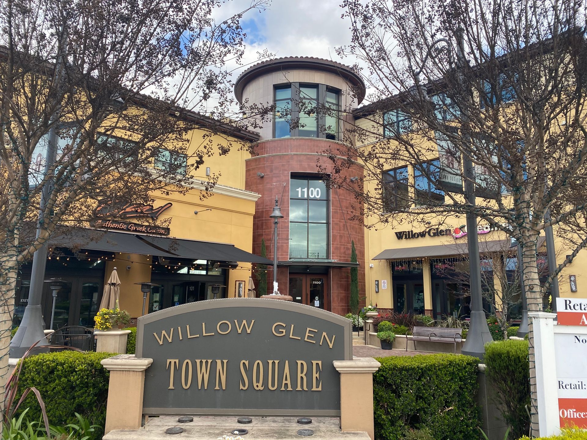 A large building with a sign in front of it that says willow glen town square.
