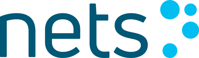 Nets logoet er blåt og hvidt med blå prikker.