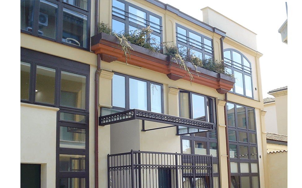 Balcone con vetrate