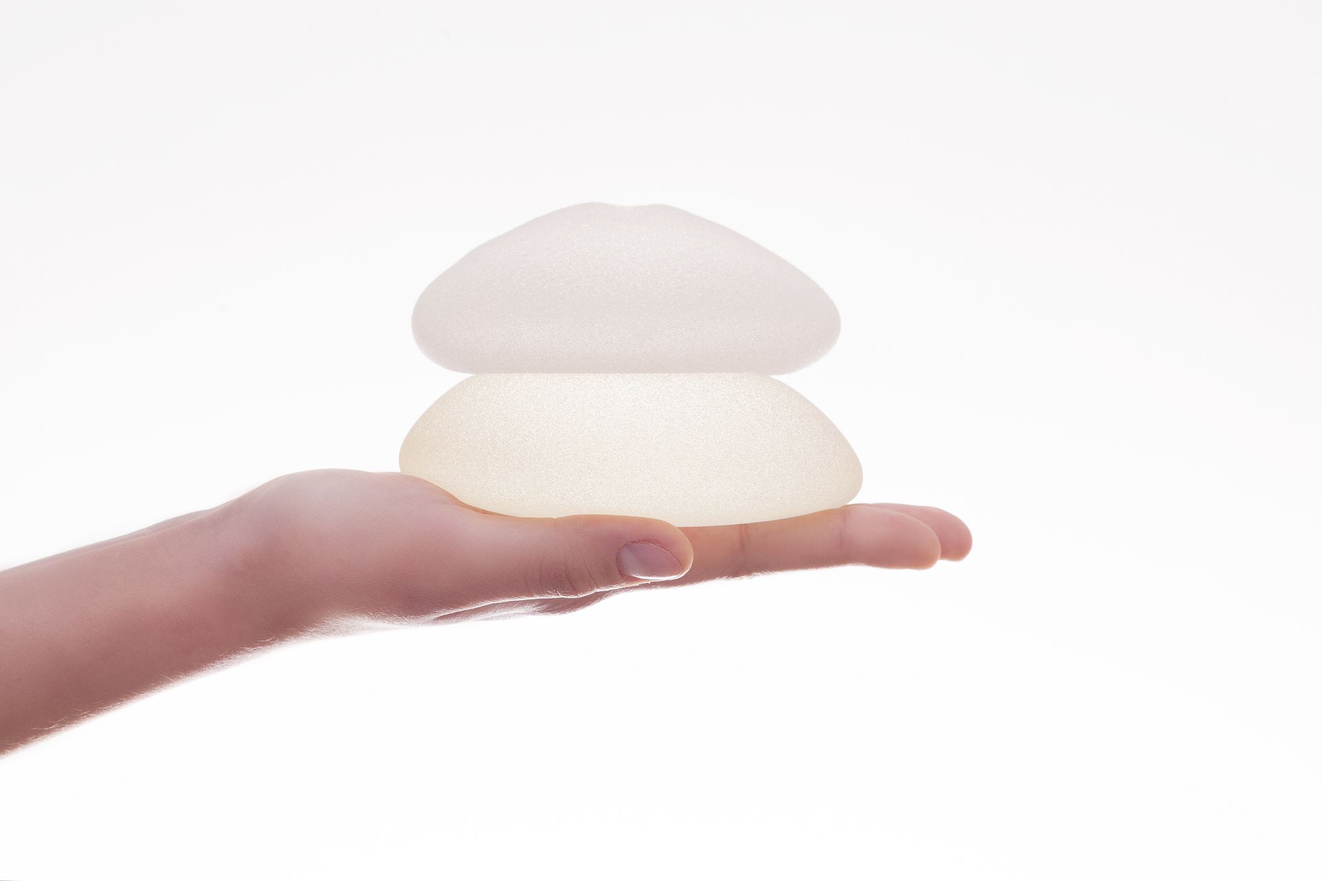 Como escolher o tipo de prótese de silicone: arredondada, anatômica, alto ou moderado perfil