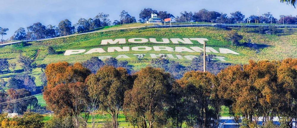 A Large Sign on Top of a Hill That Says Mount Panorama — Lakeview Luxury Retreat in Canobolas, NSW