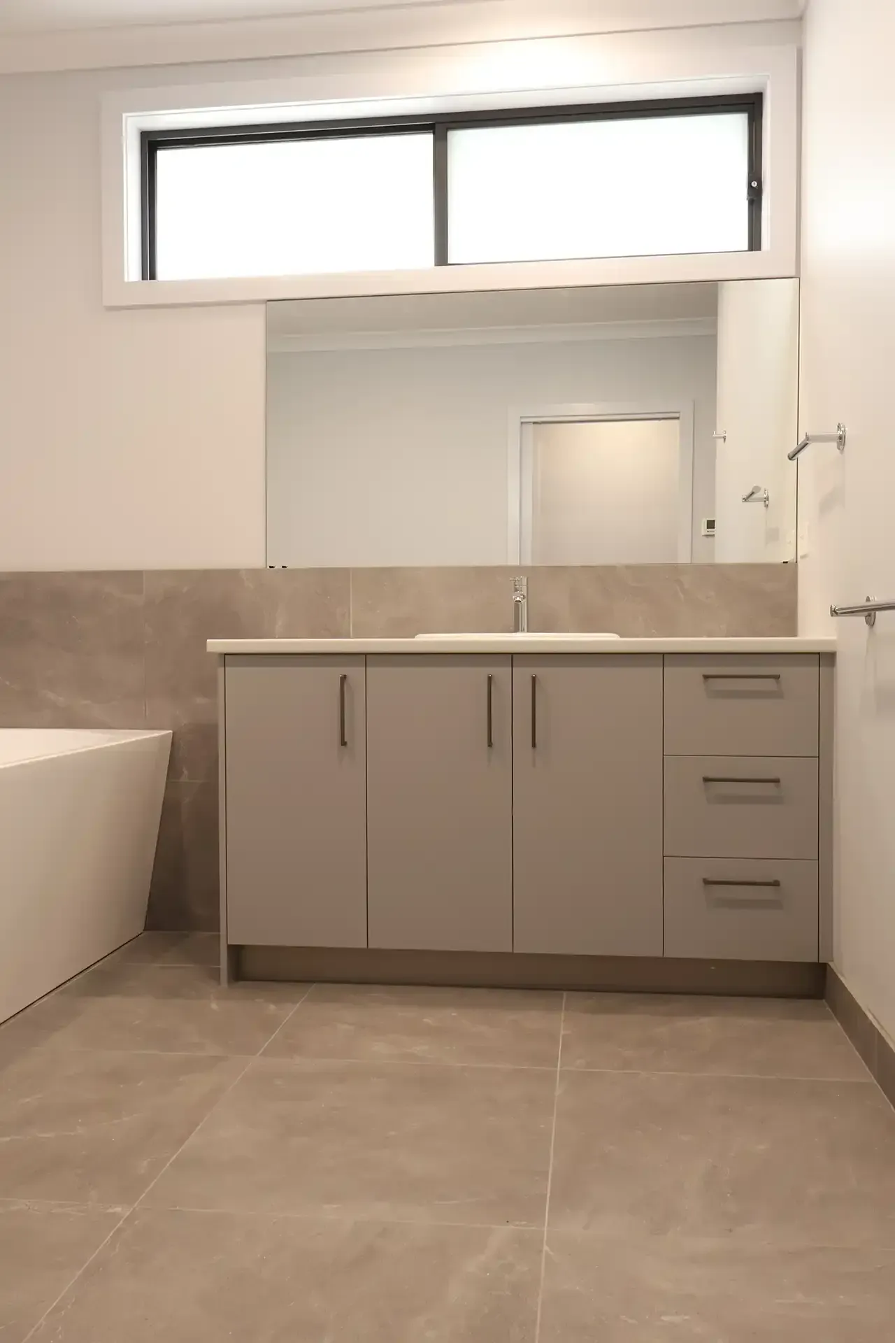 Bathroom in a new home built in Brown Hill, Ballarat by master builder, Ryan Brothers Building