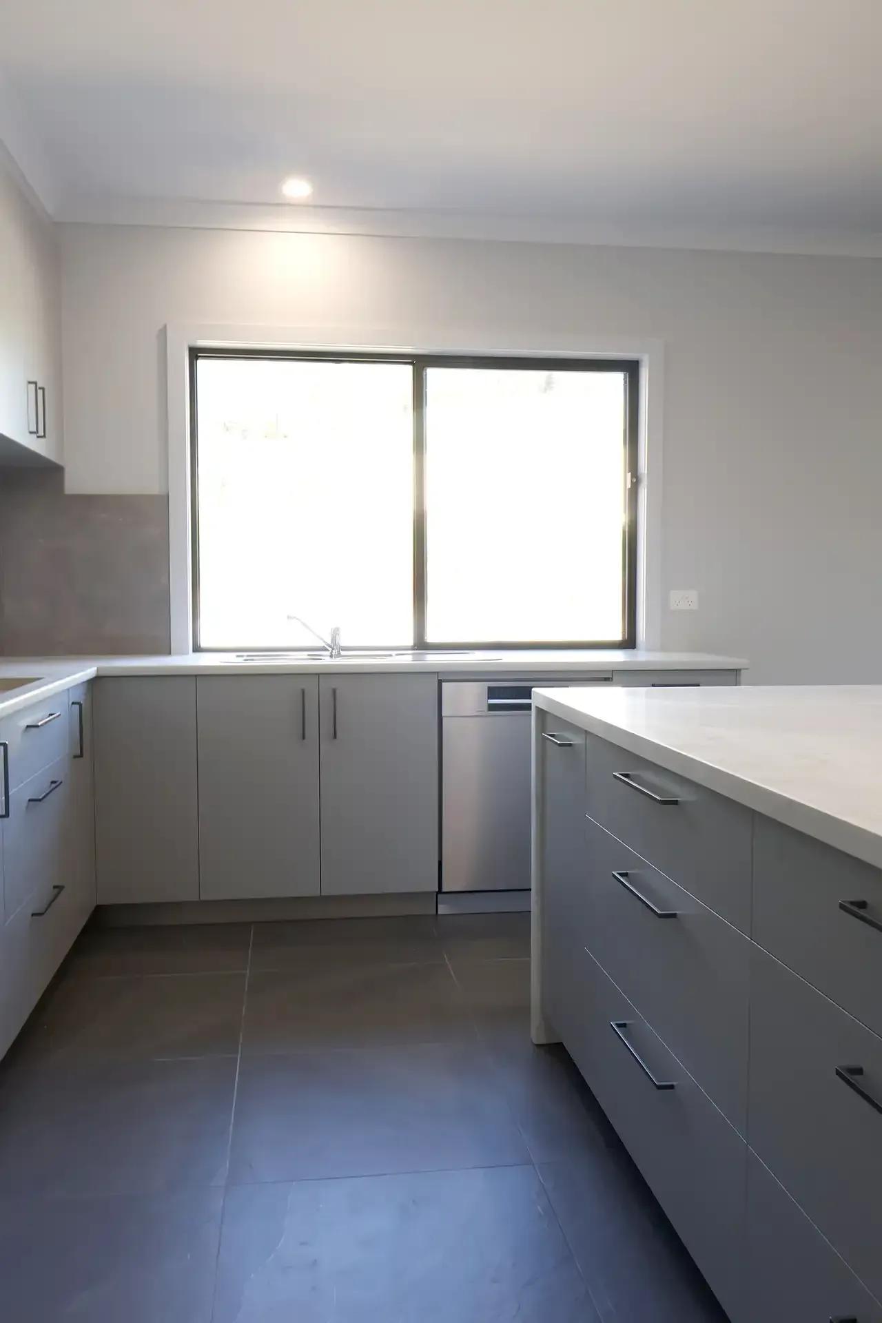 Kitchen in a new home built in Brown Hill, Ballarat by master builder, Ryan Brothers Building