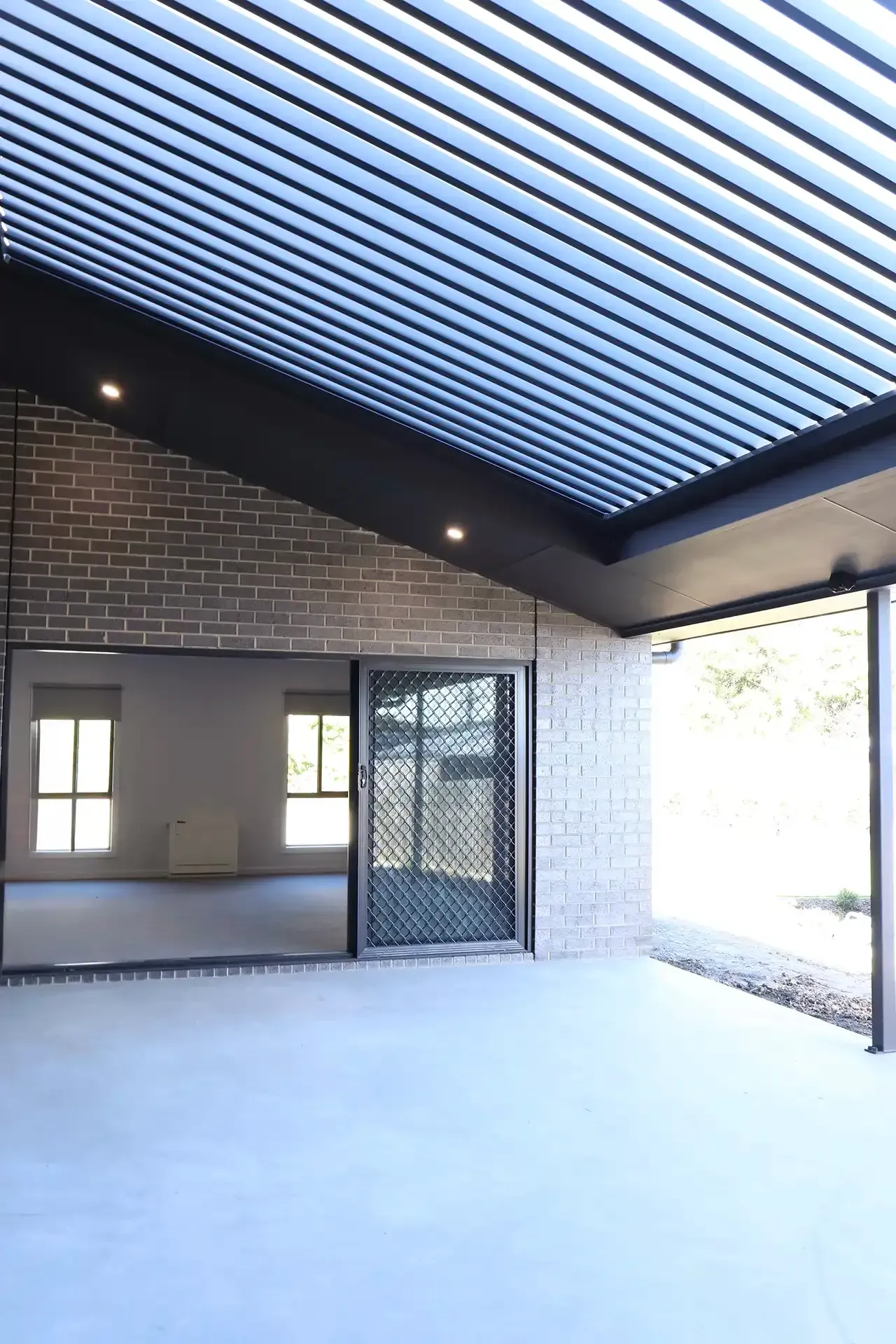 Outdoor Entertaining in a new home built in Brown Hill, Ballarat by master builder, Ryan Brothers Building