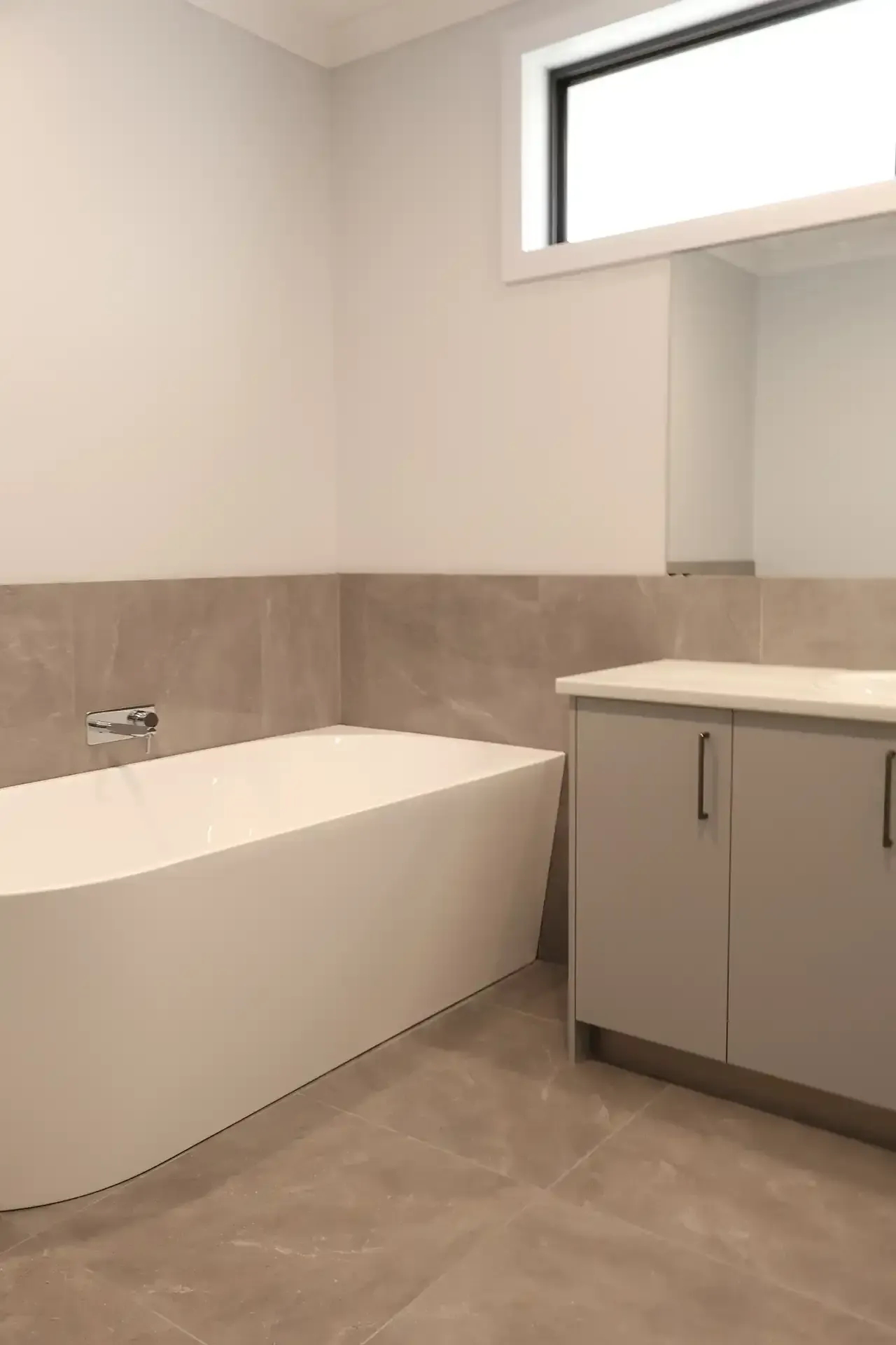 Bathroom in a new home built in Brown Hill, Ballarat by master builder, Ryan Brothers Building