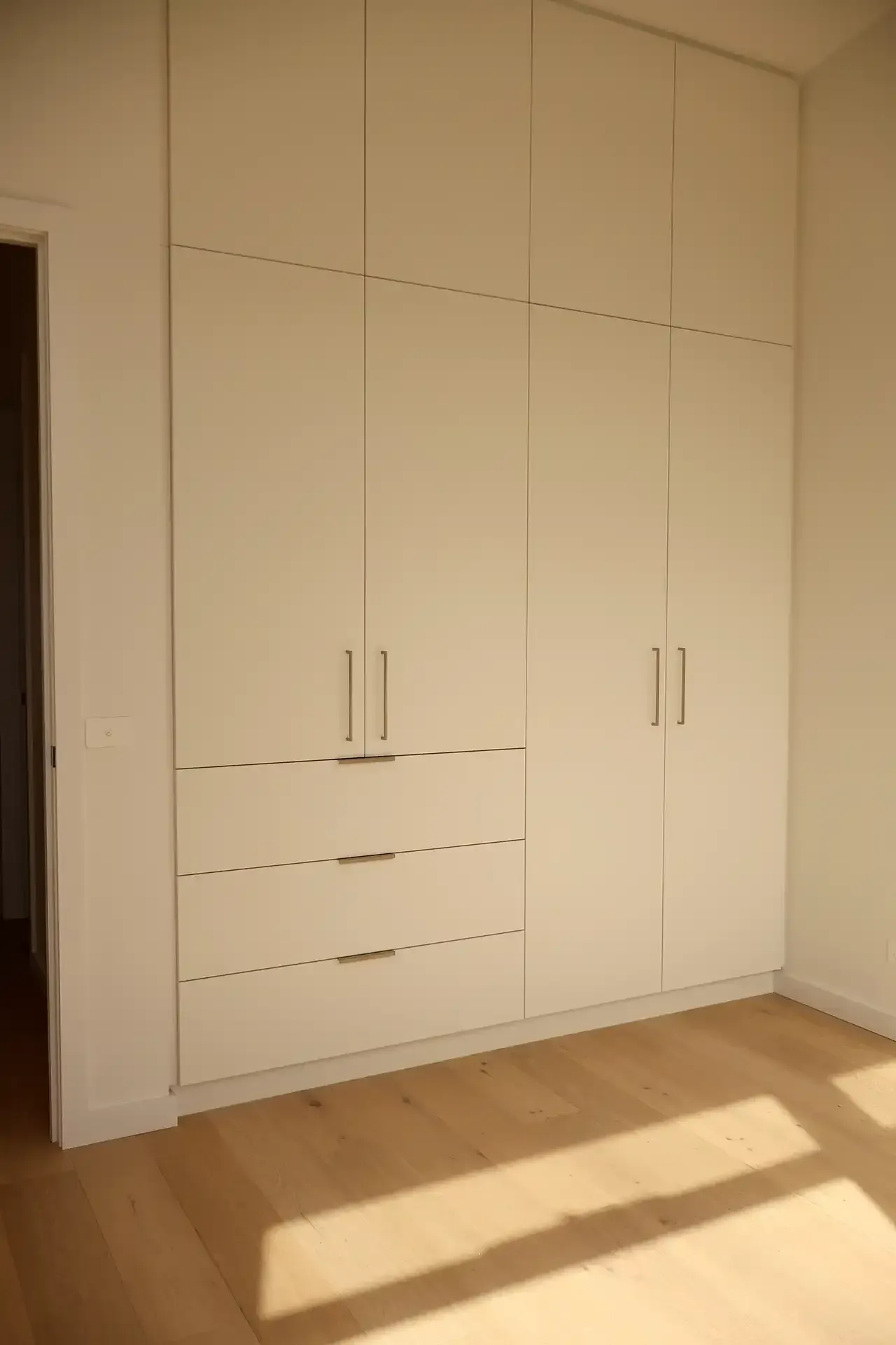 Robe in a new home built in Anglesea by master builder, Ryan Brothers Building