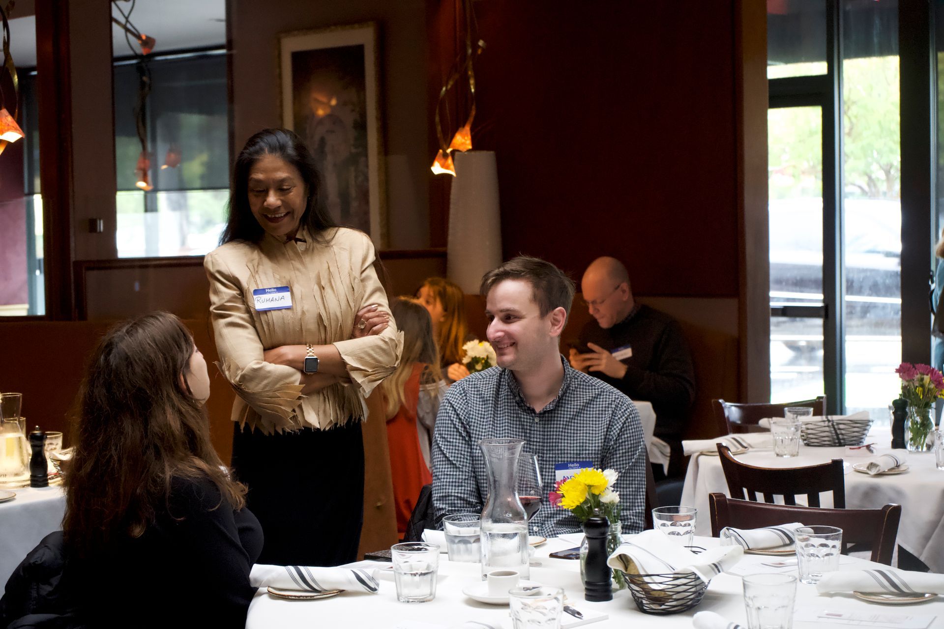 A group of people are sitting at a table in a restaurant