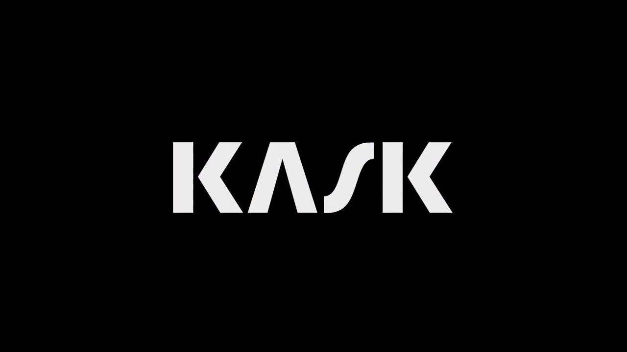 Een zwarte achtergrond met het woord kask in witte letters.