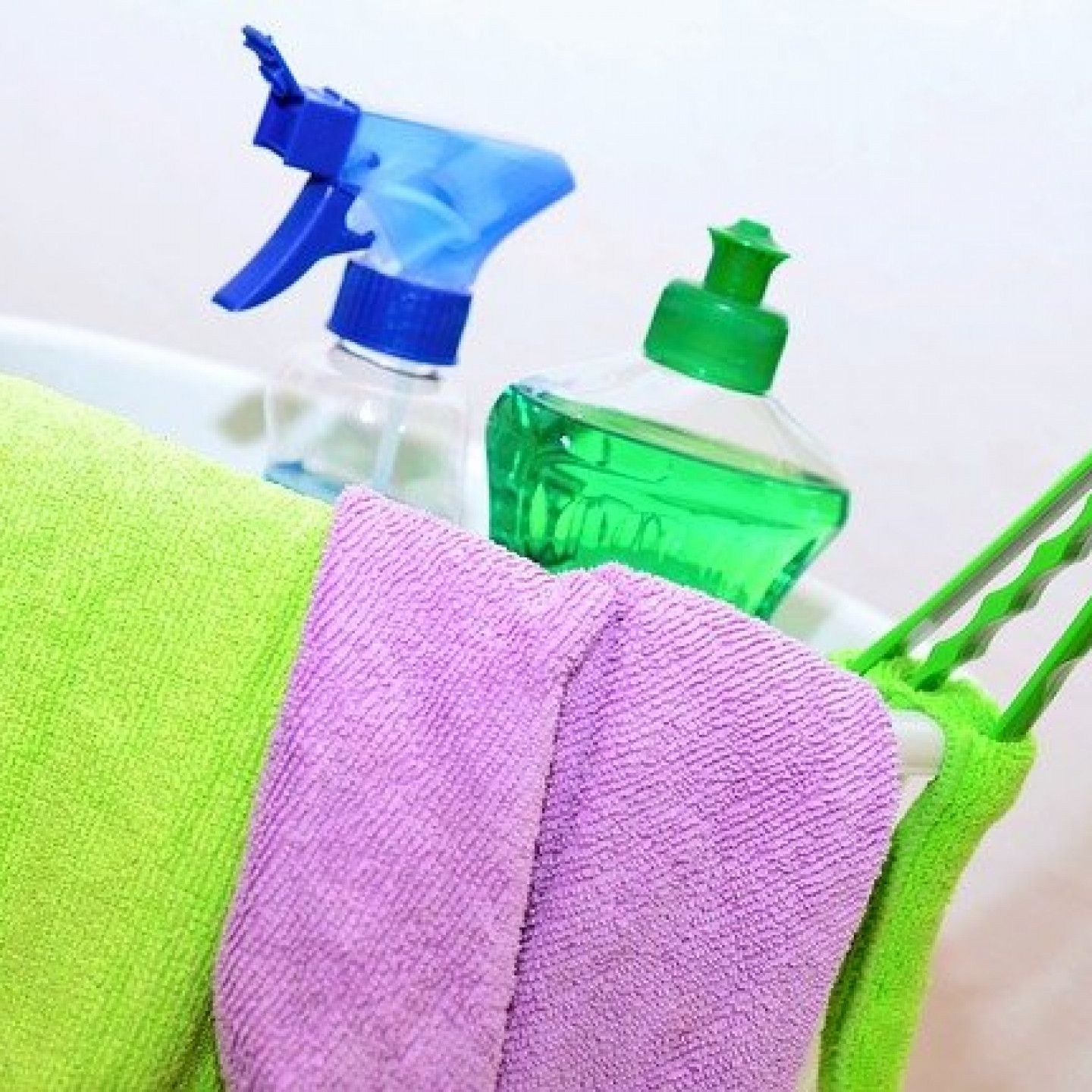 Cleaning set for different surfaces