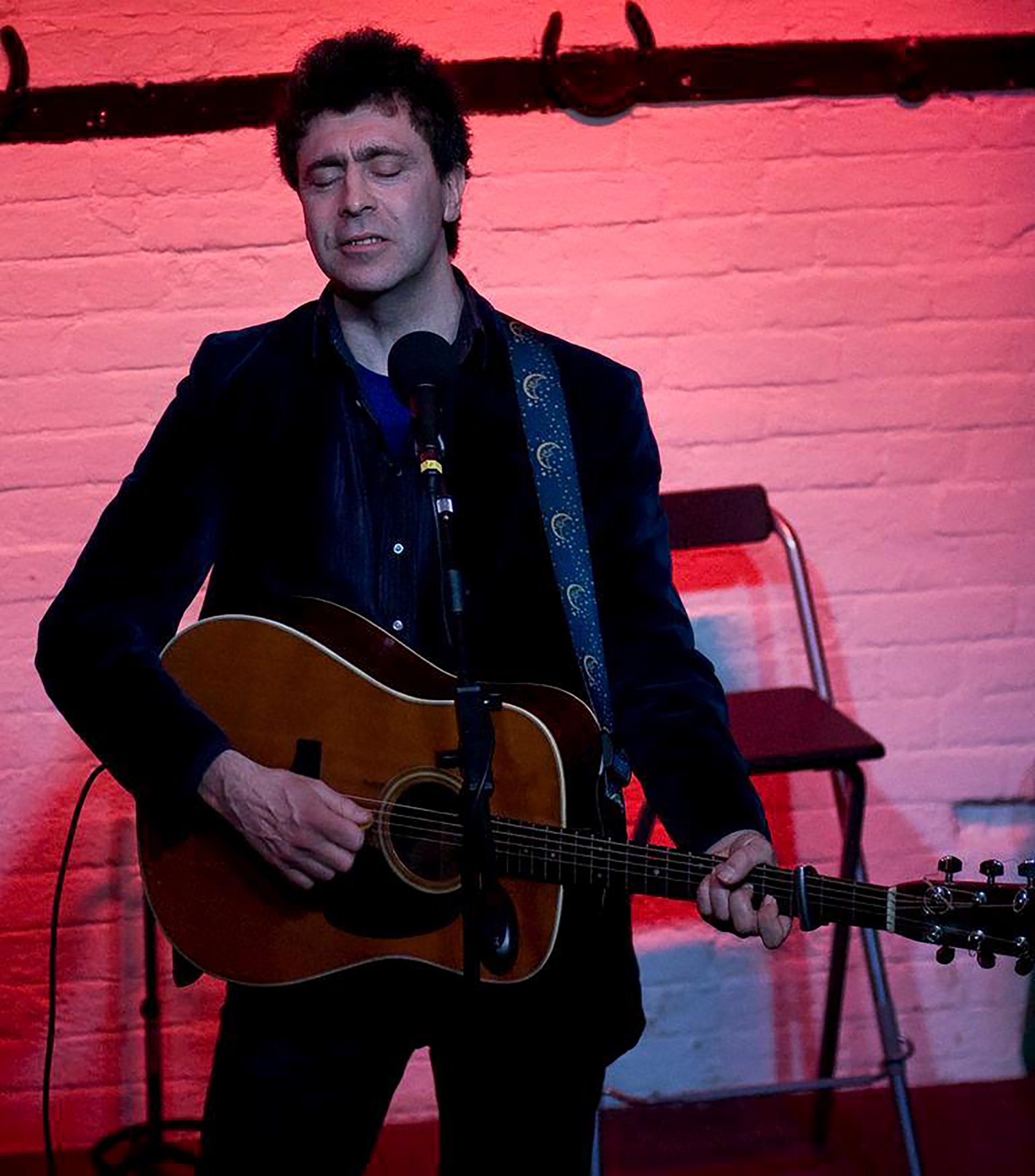 Pete Morton Folk Singer-Songwriter, Musician and Entertainer