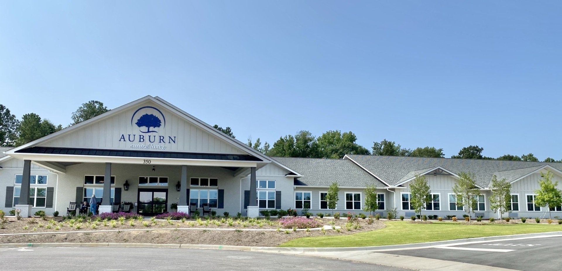 A large white building with the word auburn on it