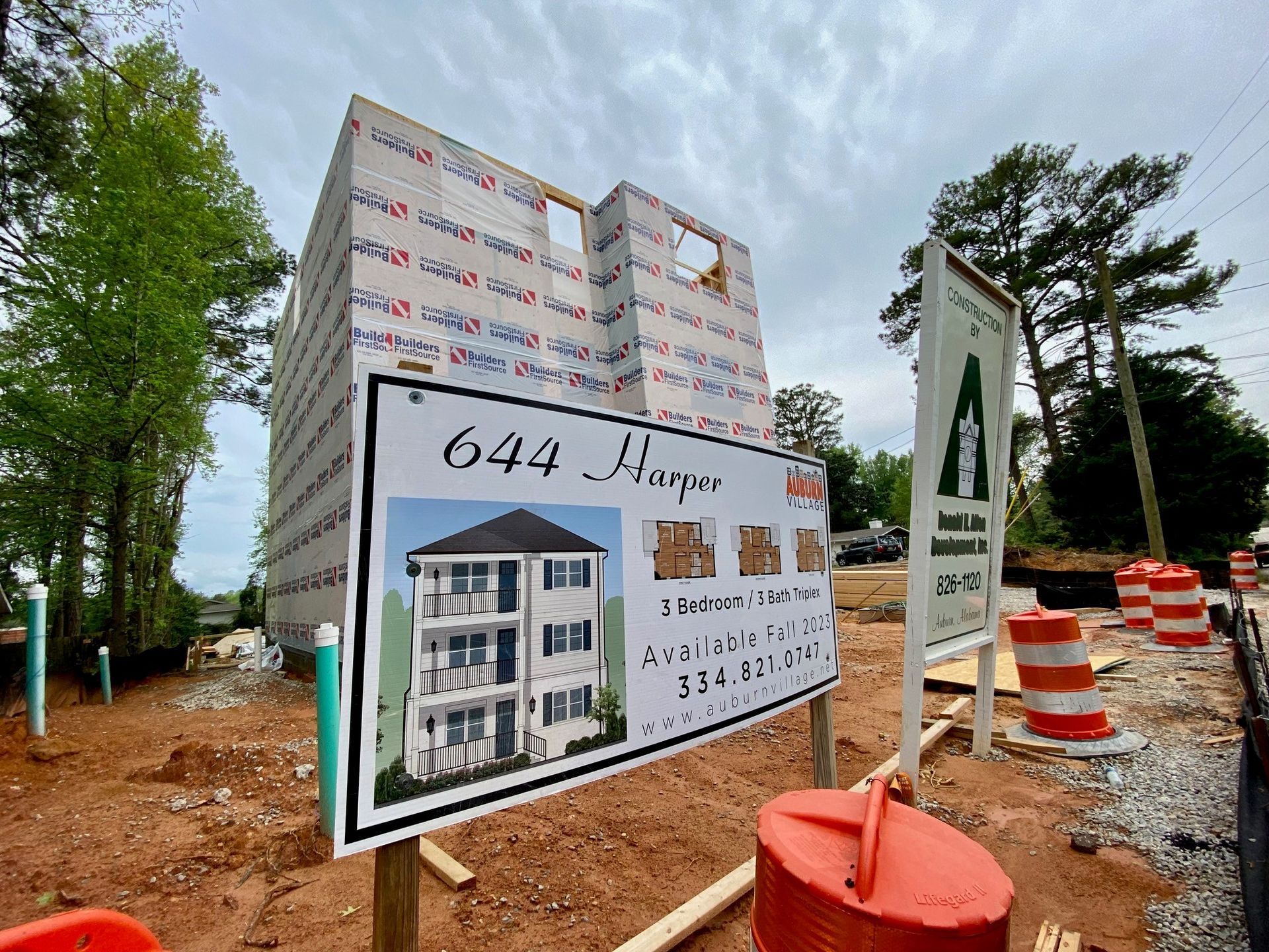 A construction site with a sign that says `` 643 nuggets '' on it.