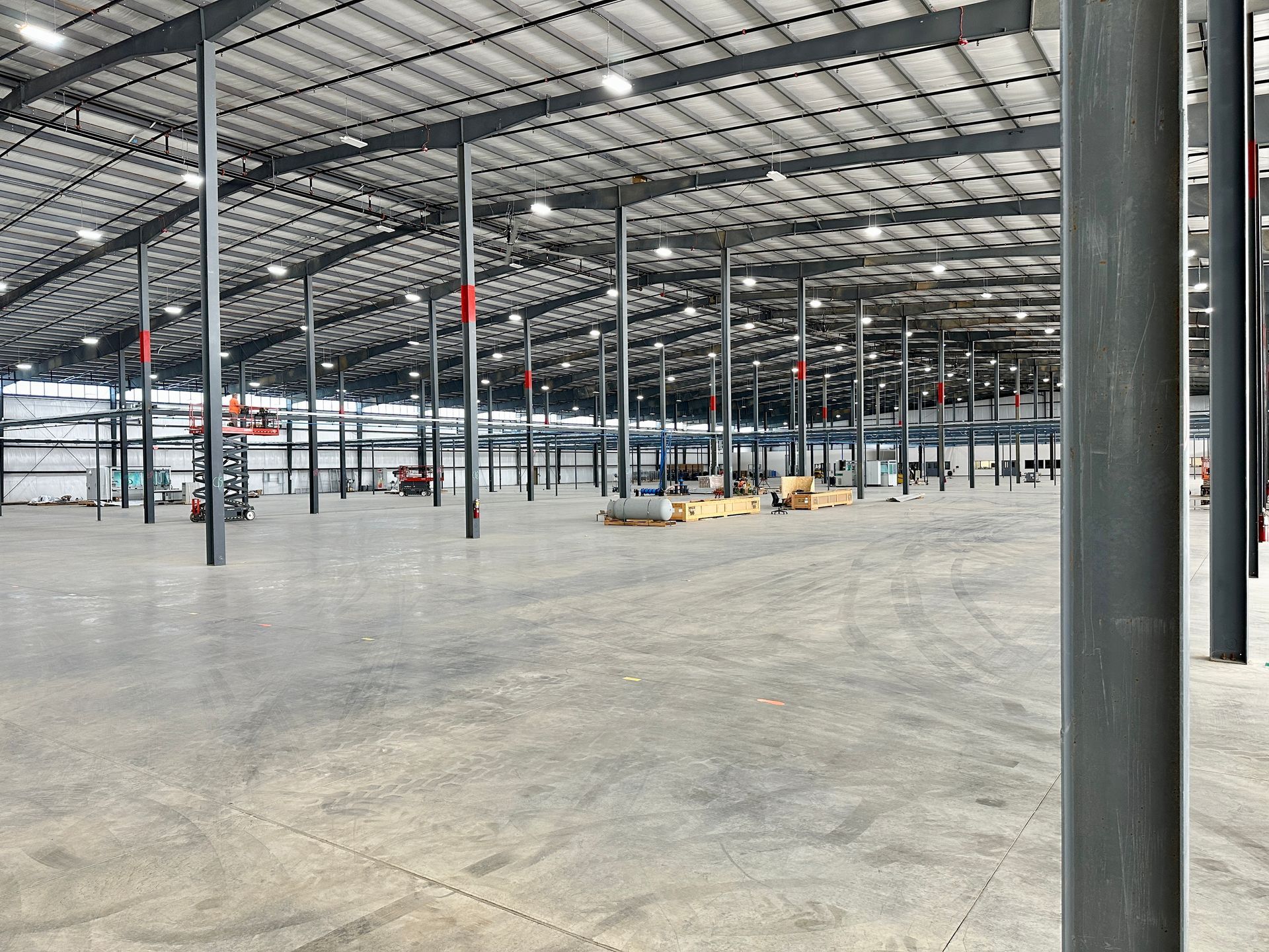 A large empty warehouse with a lot of columns