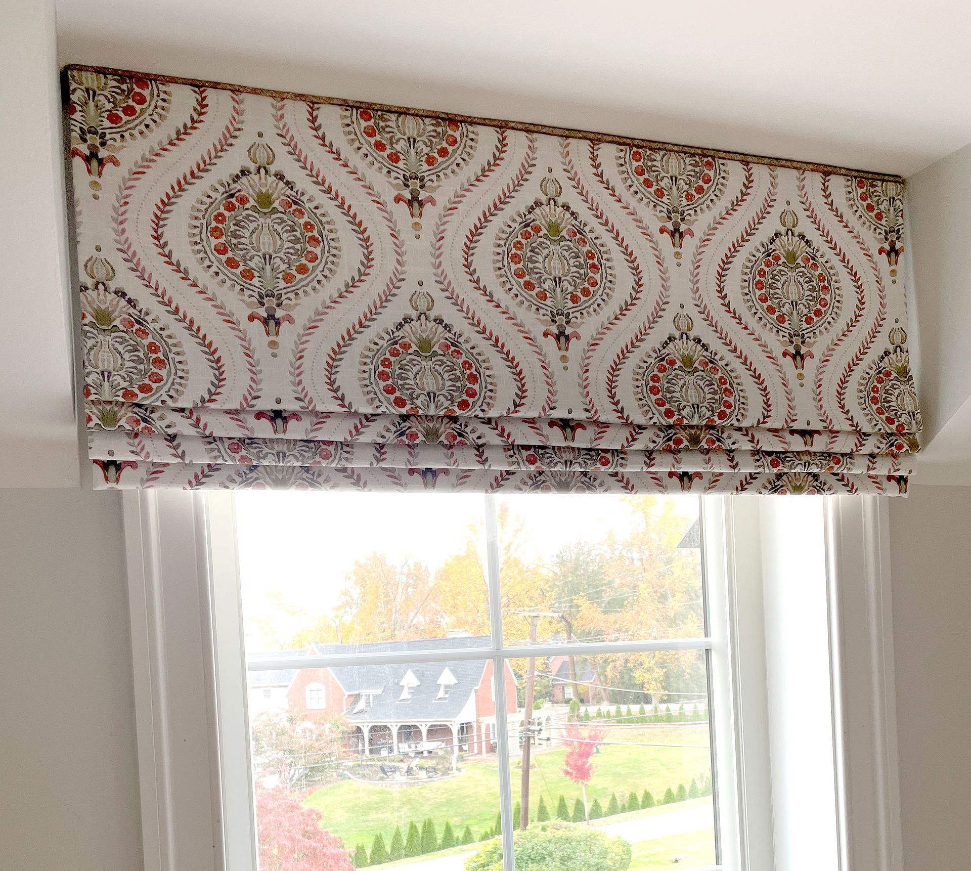 Image of a valance on a kitchen window