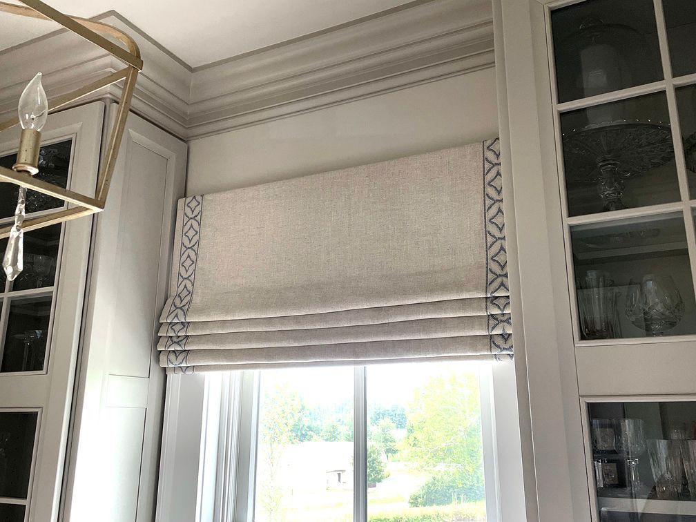 Image of drapery with scalloped valance