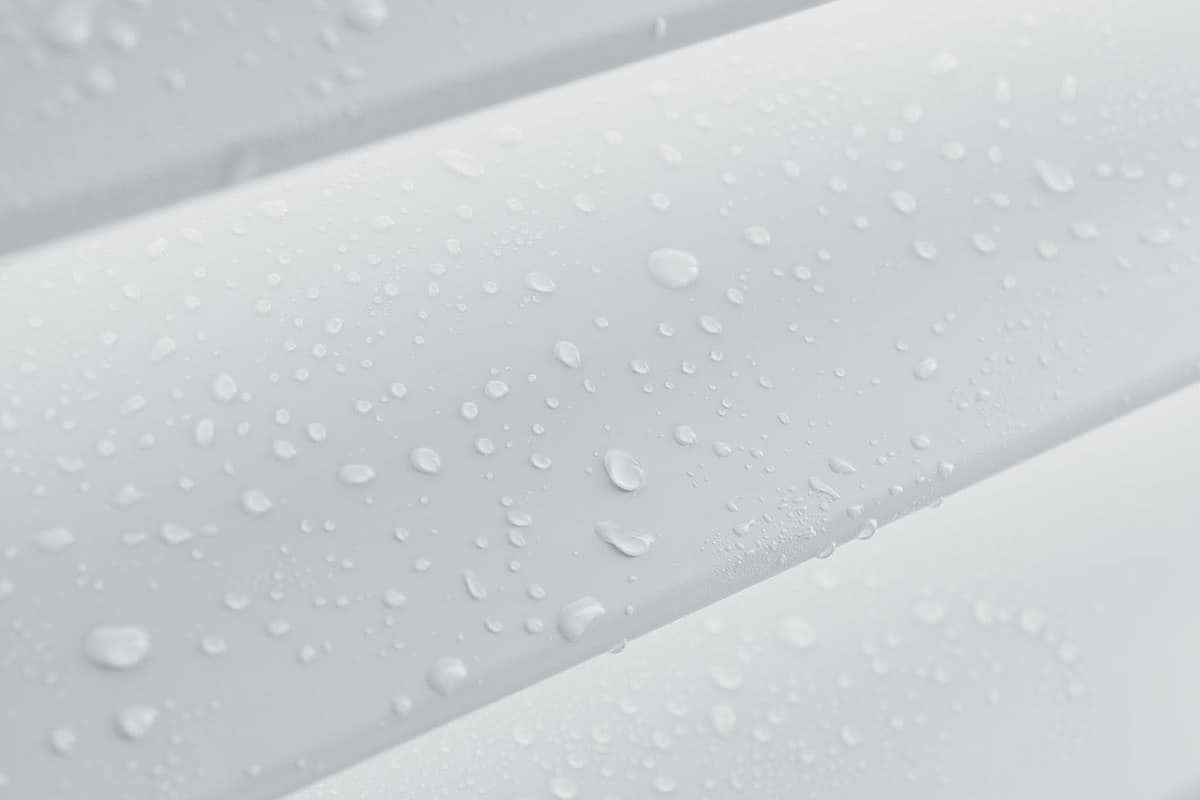 Hunter Douglas Palm Beach™ Polysatin™ Vinyl Shutters with moisture show they are great for any environment.