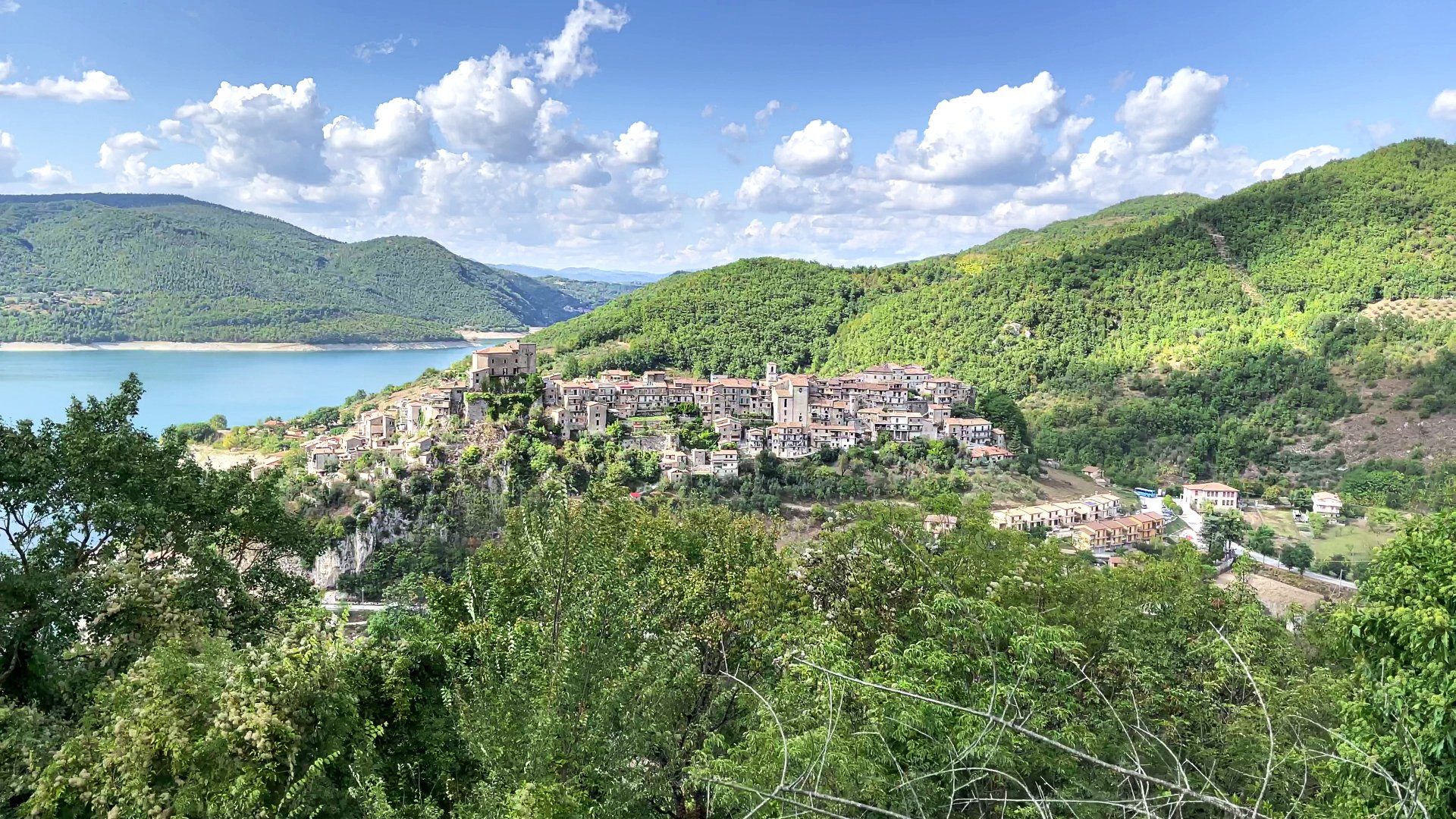 Castel di Tora