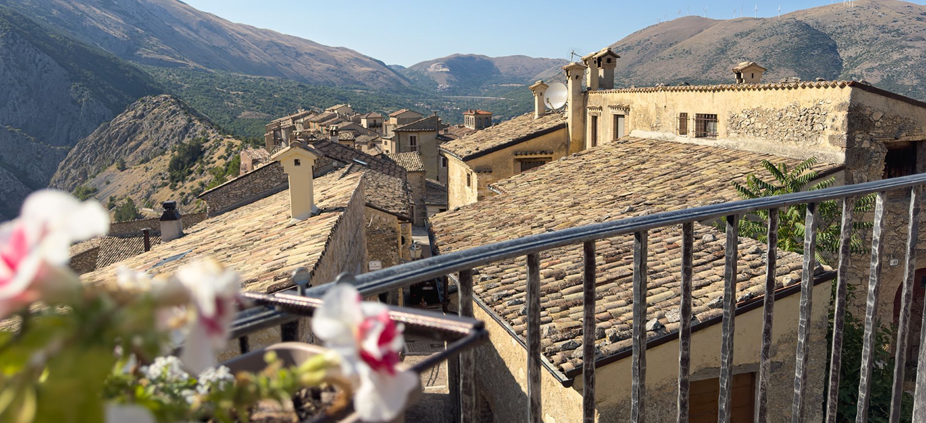 Castrovalva: il borgo a nido d’aquila in Abruzzo.