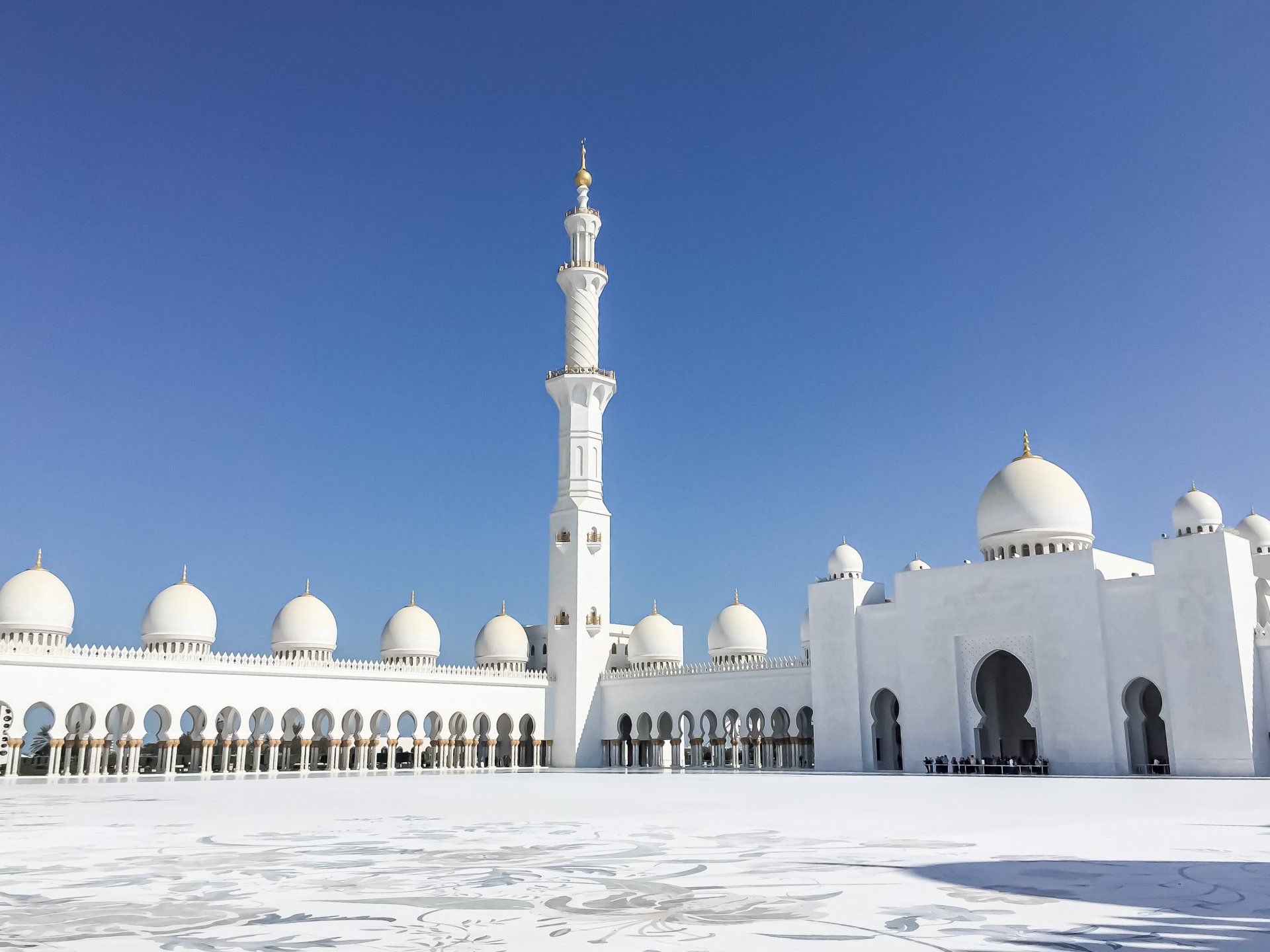Come vestirsi per visitare la Moschea di Abu Dhabi