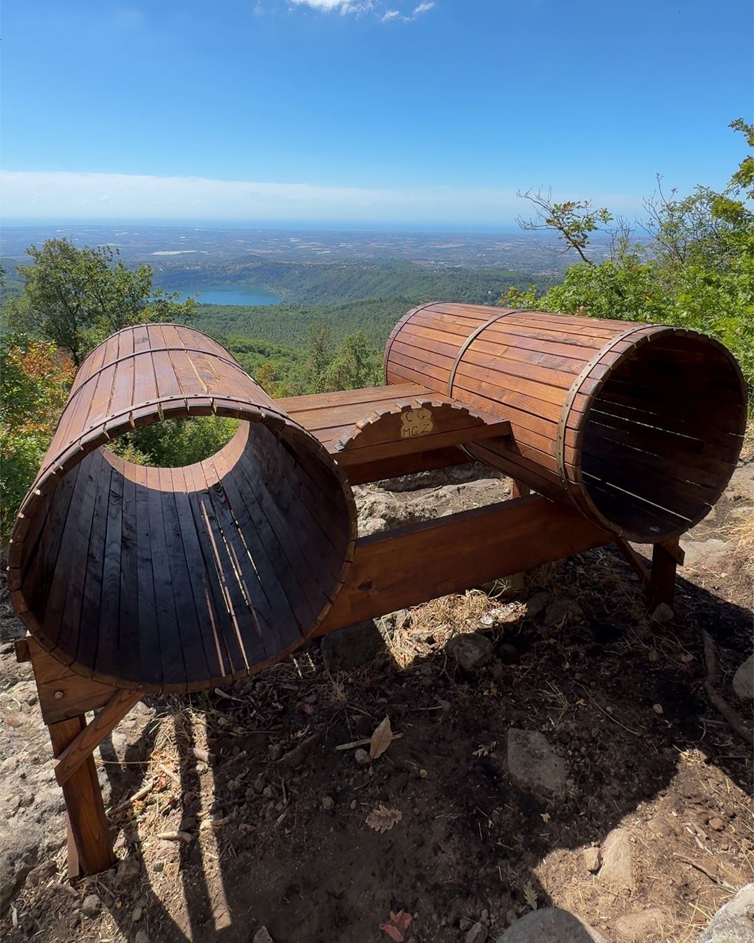Il binocolo gigante in legno