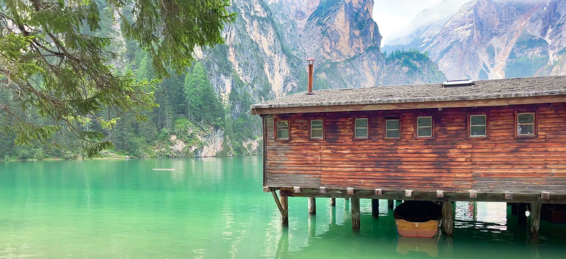 Estate al Lago di Braies: raggiungerlo, cosa fare, quando visitarlo e dove parcheggiare