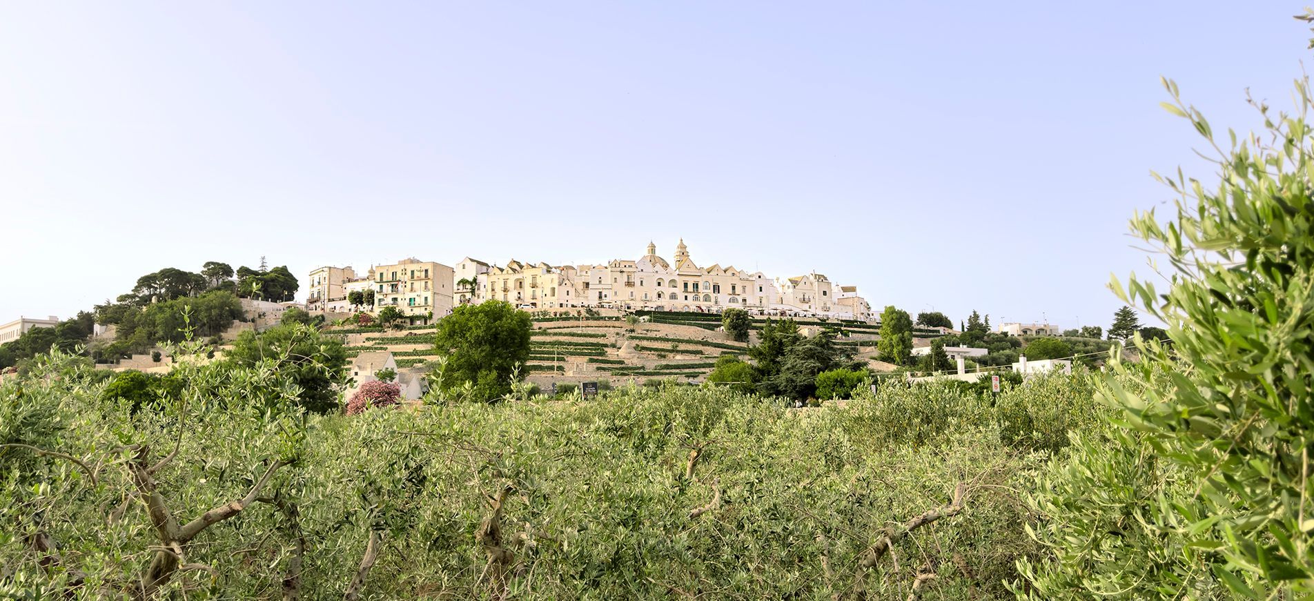 Borgo da vedere in Puglia: Locorotondo, il paese delle cummerse