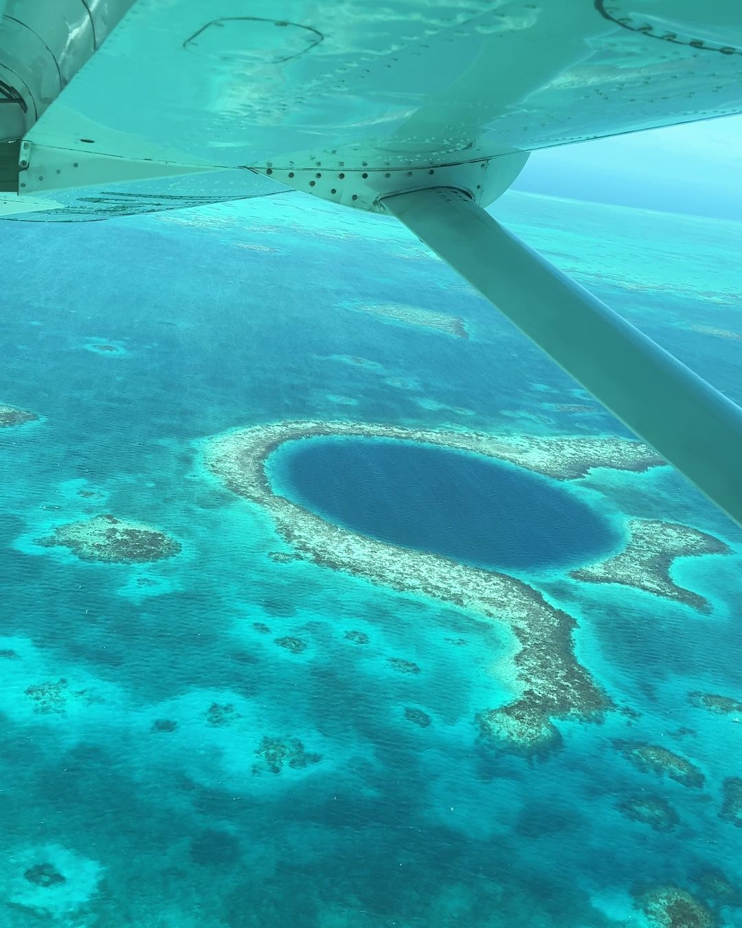 Quanto costa volare sul Great Blue Hole