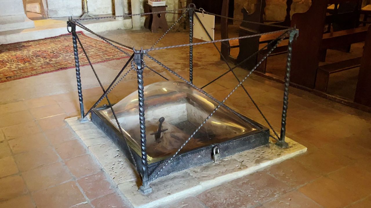 Spada nella roccia
