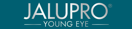 JAUPRO logotips ar uzrakstu “YOUNG EYE” uz zilganzaļa fona