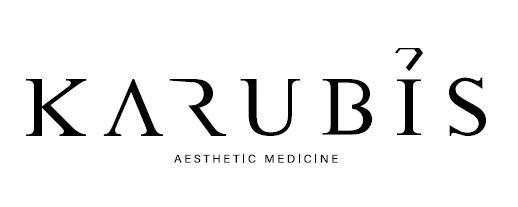 KARUBIS logotips ar stilizētu melnu uzrakstu un nelielu saukli “Aesthetic Medicine” uz balta fona